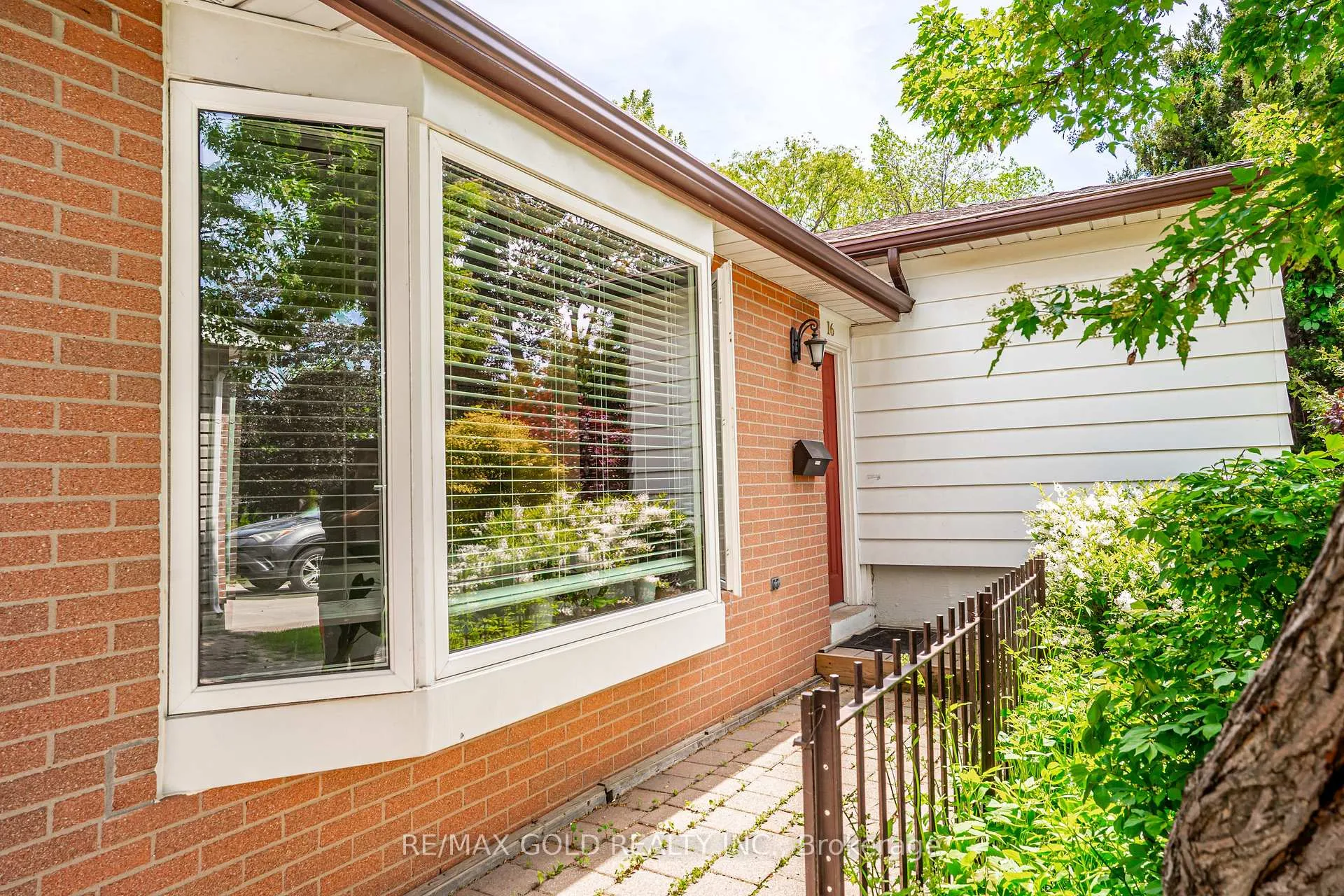 Photo 8 of 16 Donalda Place, Brampton, Southgate — HOMEH