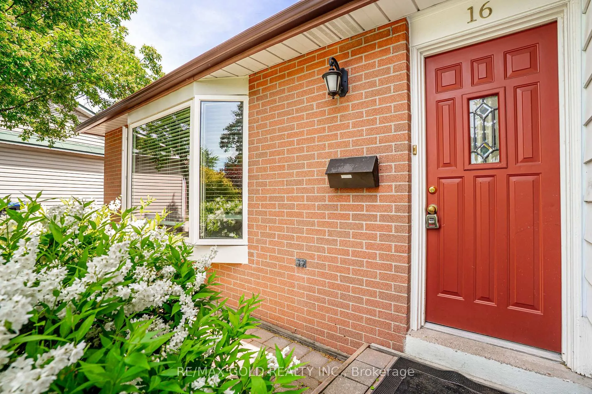 Photo 9 of 16 Donalda Place, Brampton, Southgate — HOMEH