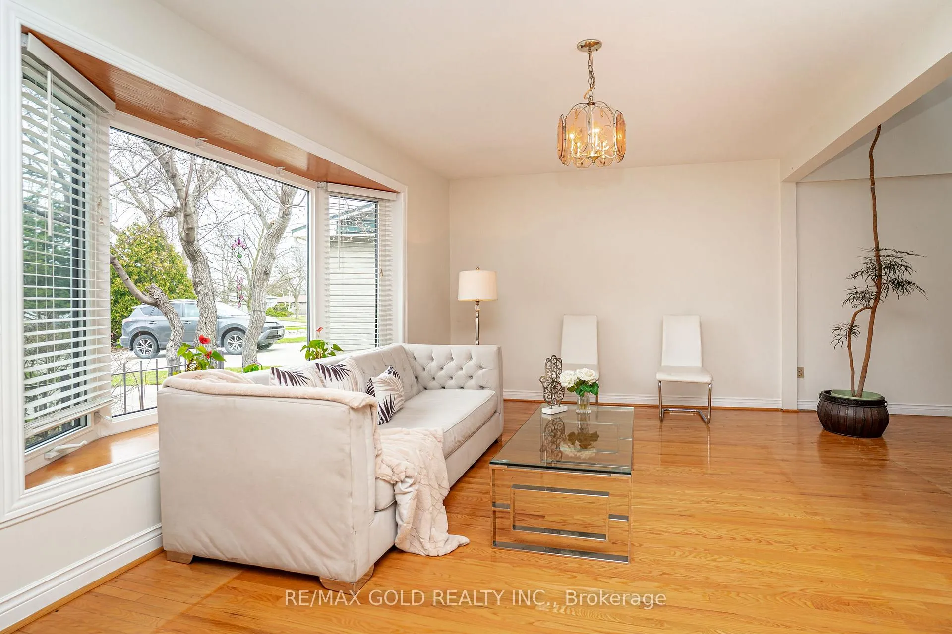 Photo 13 of 16 Donalda Place, Brampton, Southgate — HOMEH