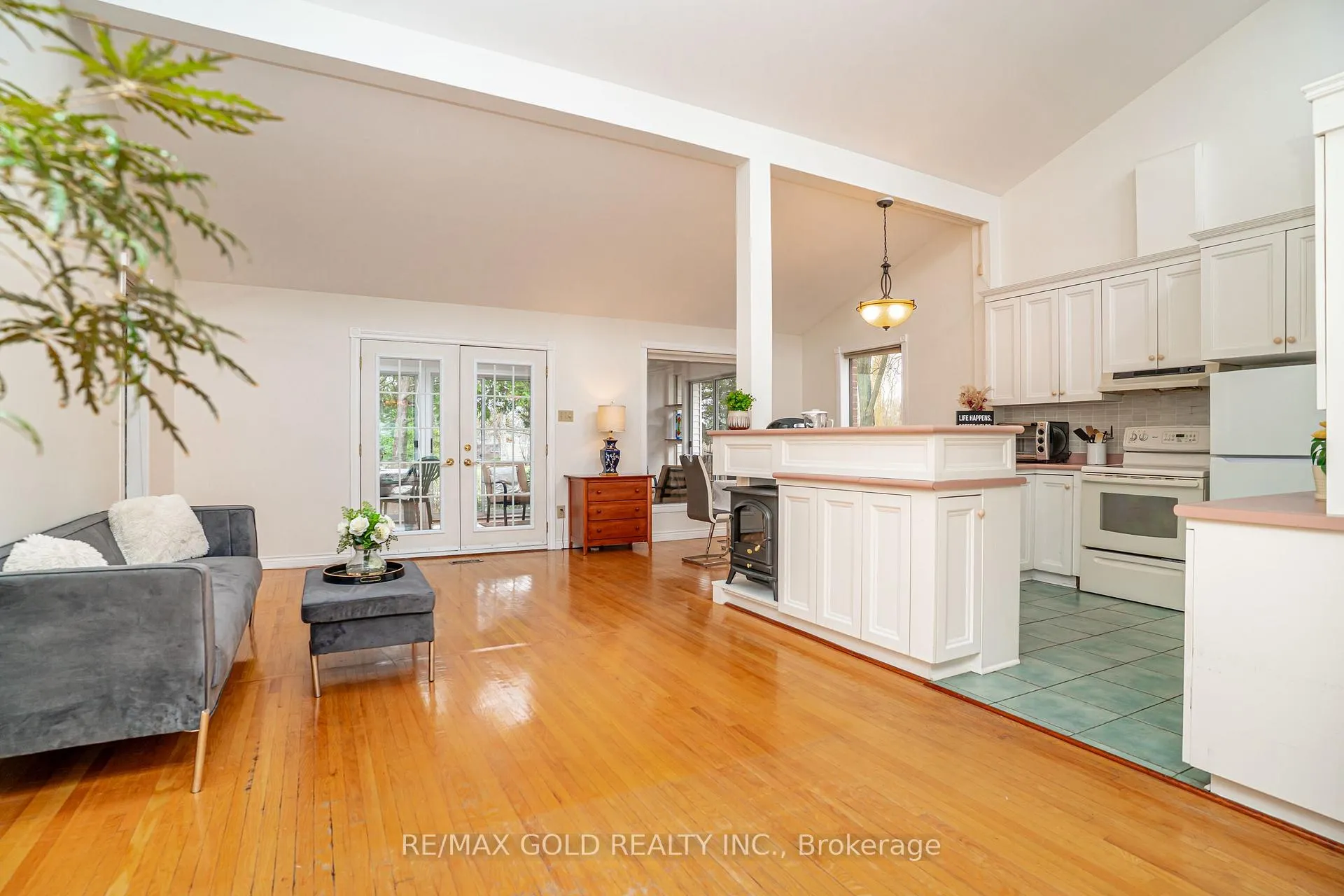 Photo 14 of 16 Donalda Place, Brampton, Southgate — HOMEH