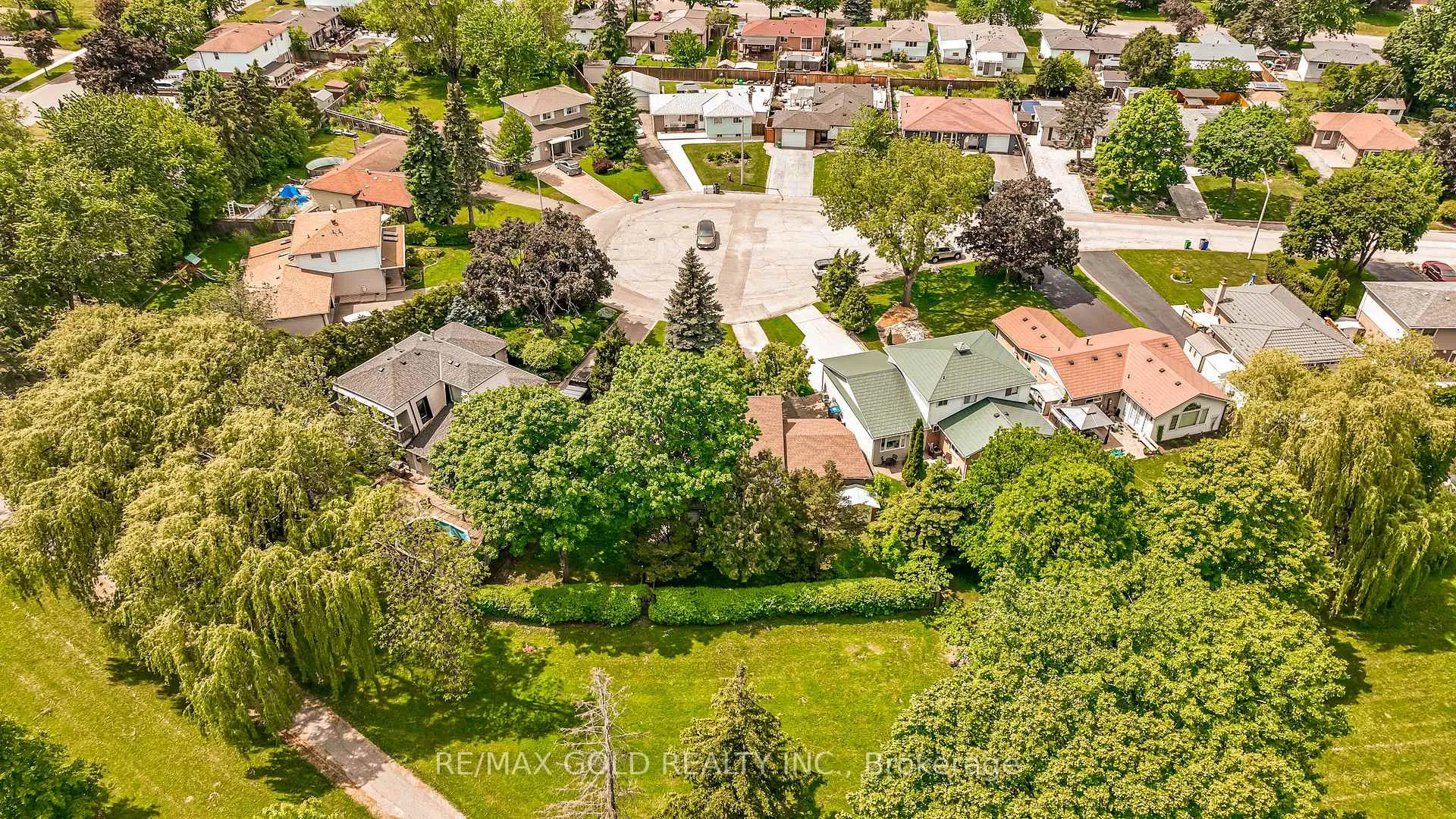 Photo 3 of 16 Donalda Place, Brampton, Southgate — HOMEH