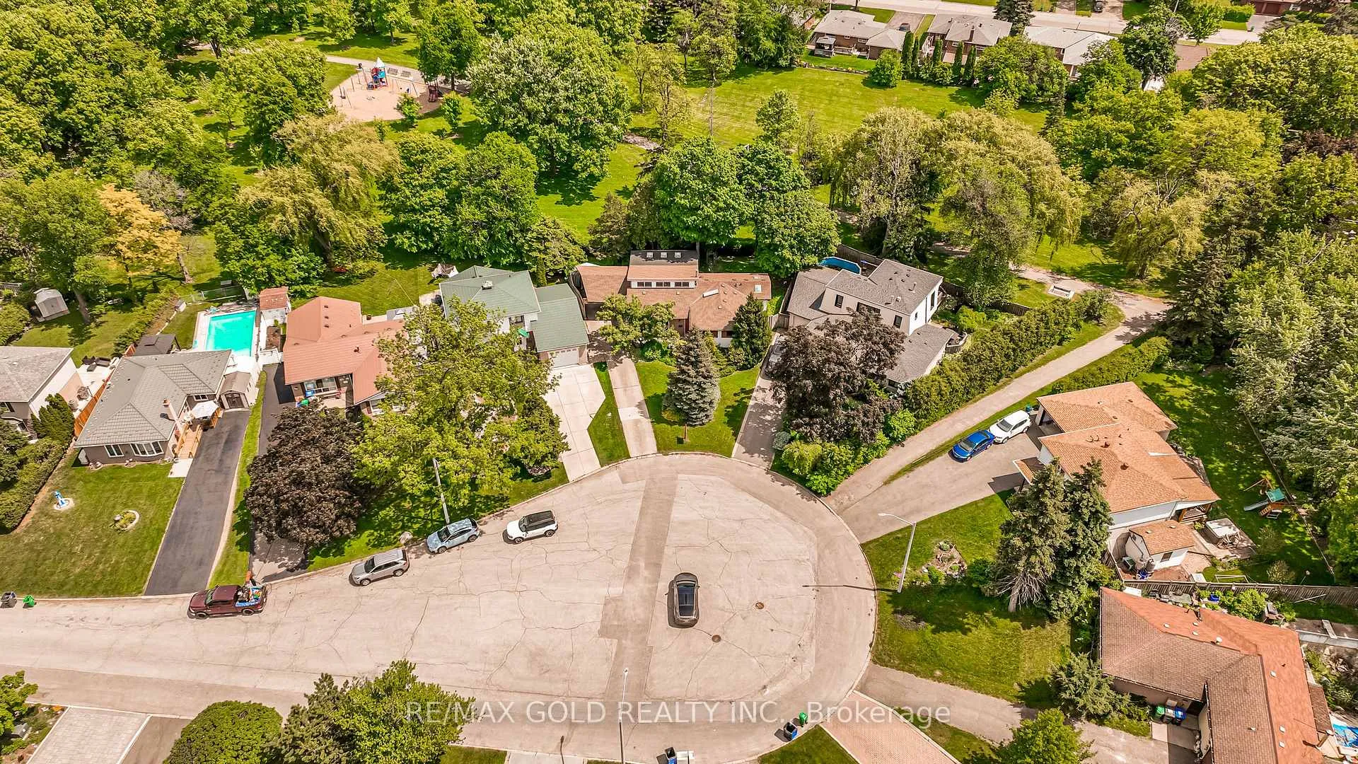Photo 2 of 16 Donalda Place, Brampton, Southgate — HOMEH
