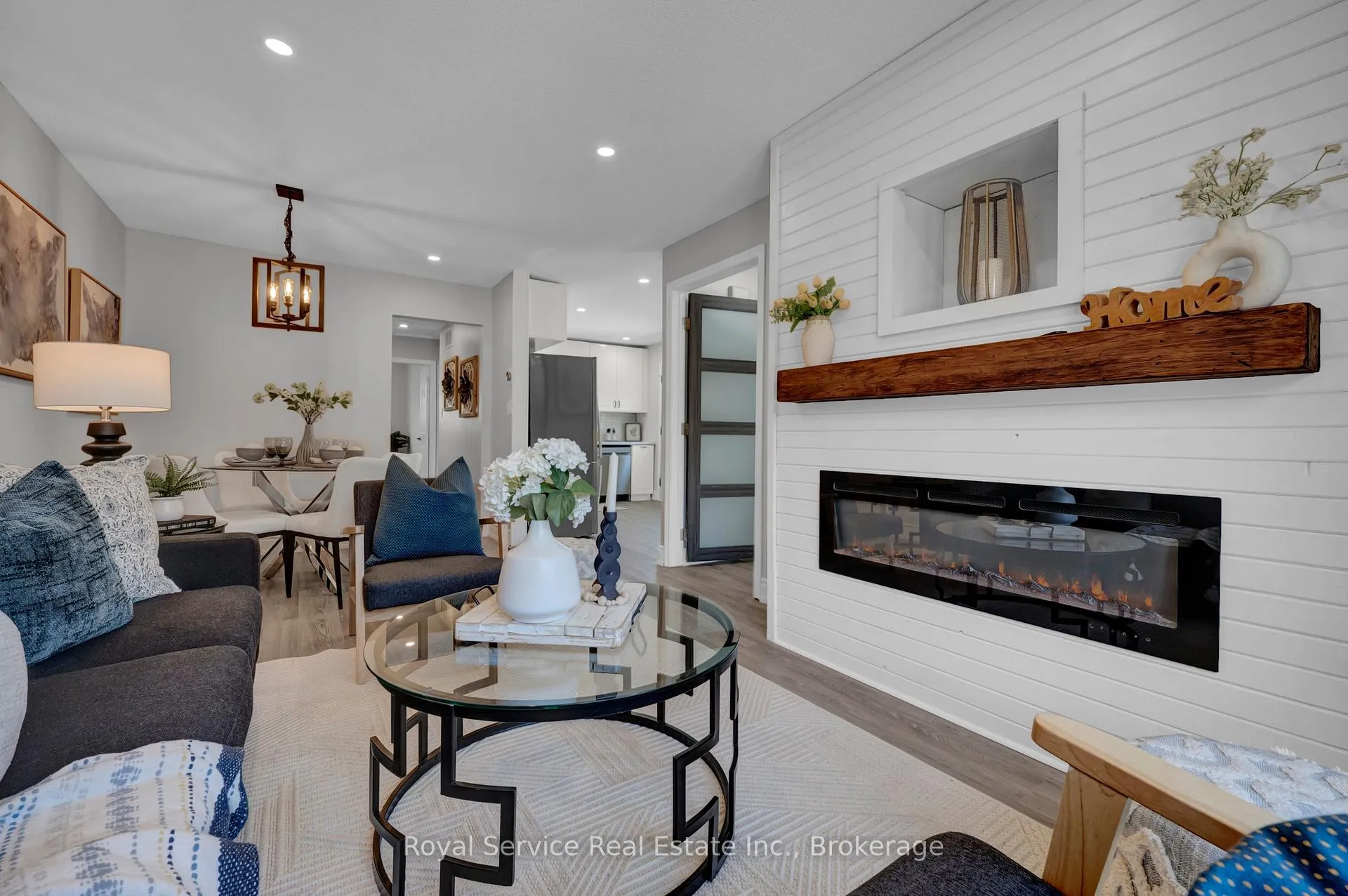 Photo 5 of 58 John Scott Court, Clarington, Bowmanville — HOMEH