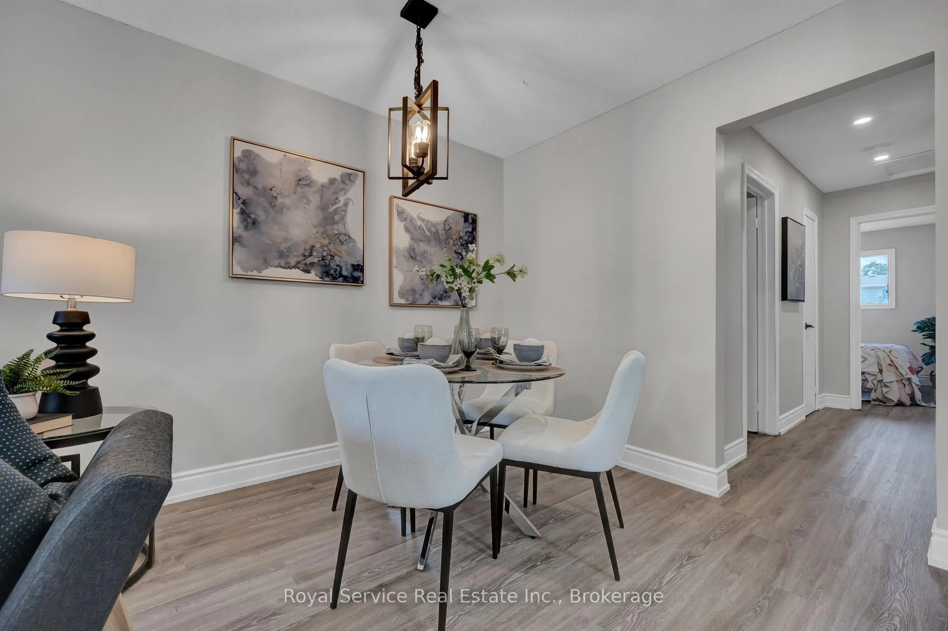 Photo 7 of 58 John Scott Court, Clarington, Bowmanville — HOMEH
