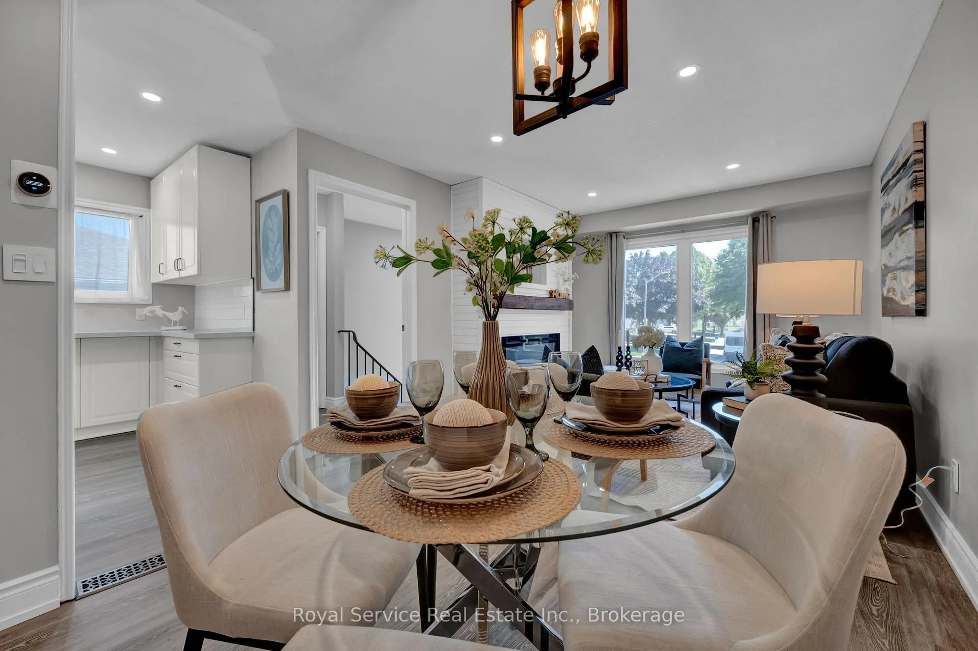 Photo 9 of 58 John Scott Court, Clarington, Bowmanville — HOMEH
