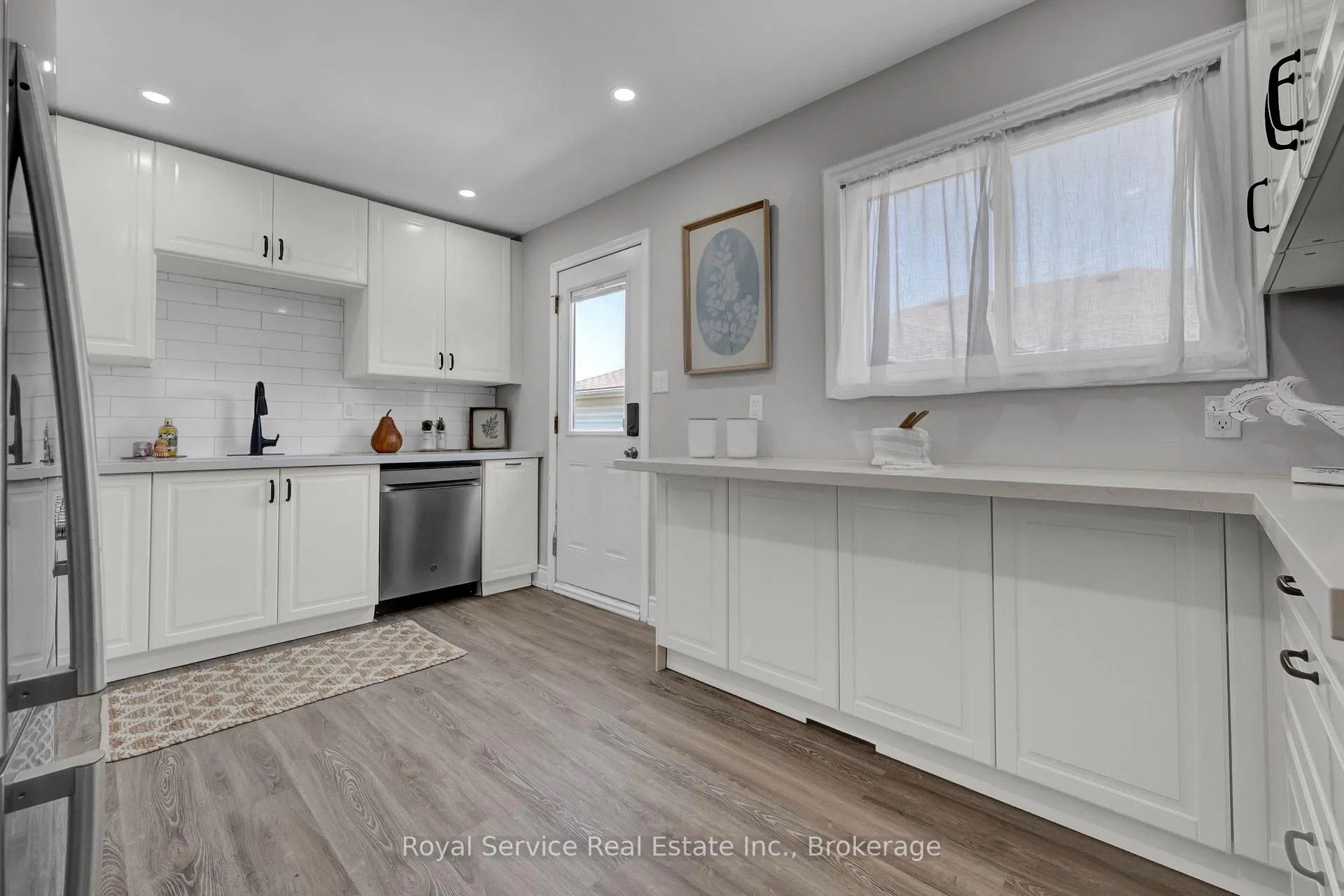 Photo 11 of 58 John Scott Court, Clarington, Bowmanville — HOMEH