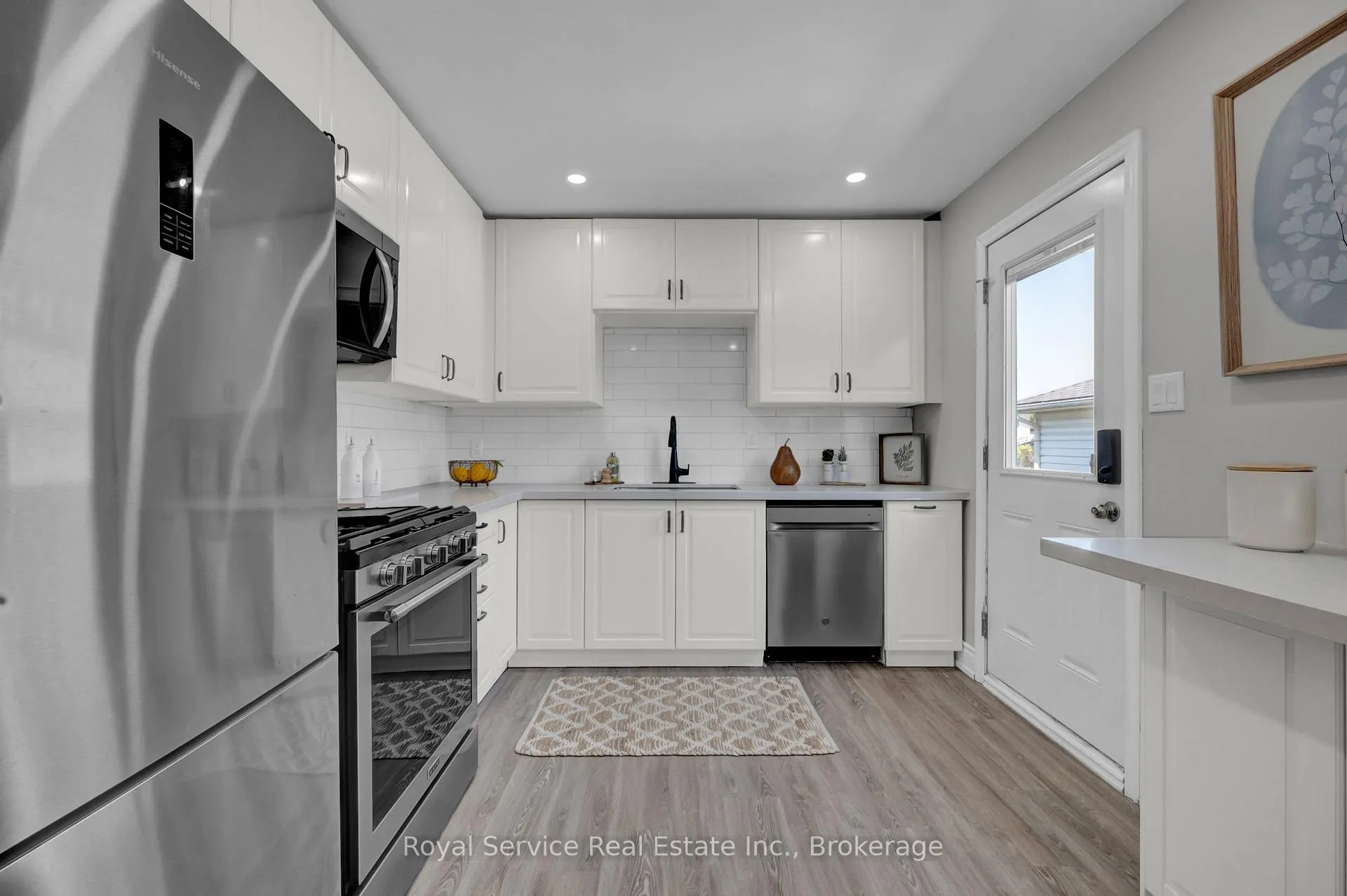 Photo 12 of 58 John Scott Court, Clarington, Bowmanville — HOMEH