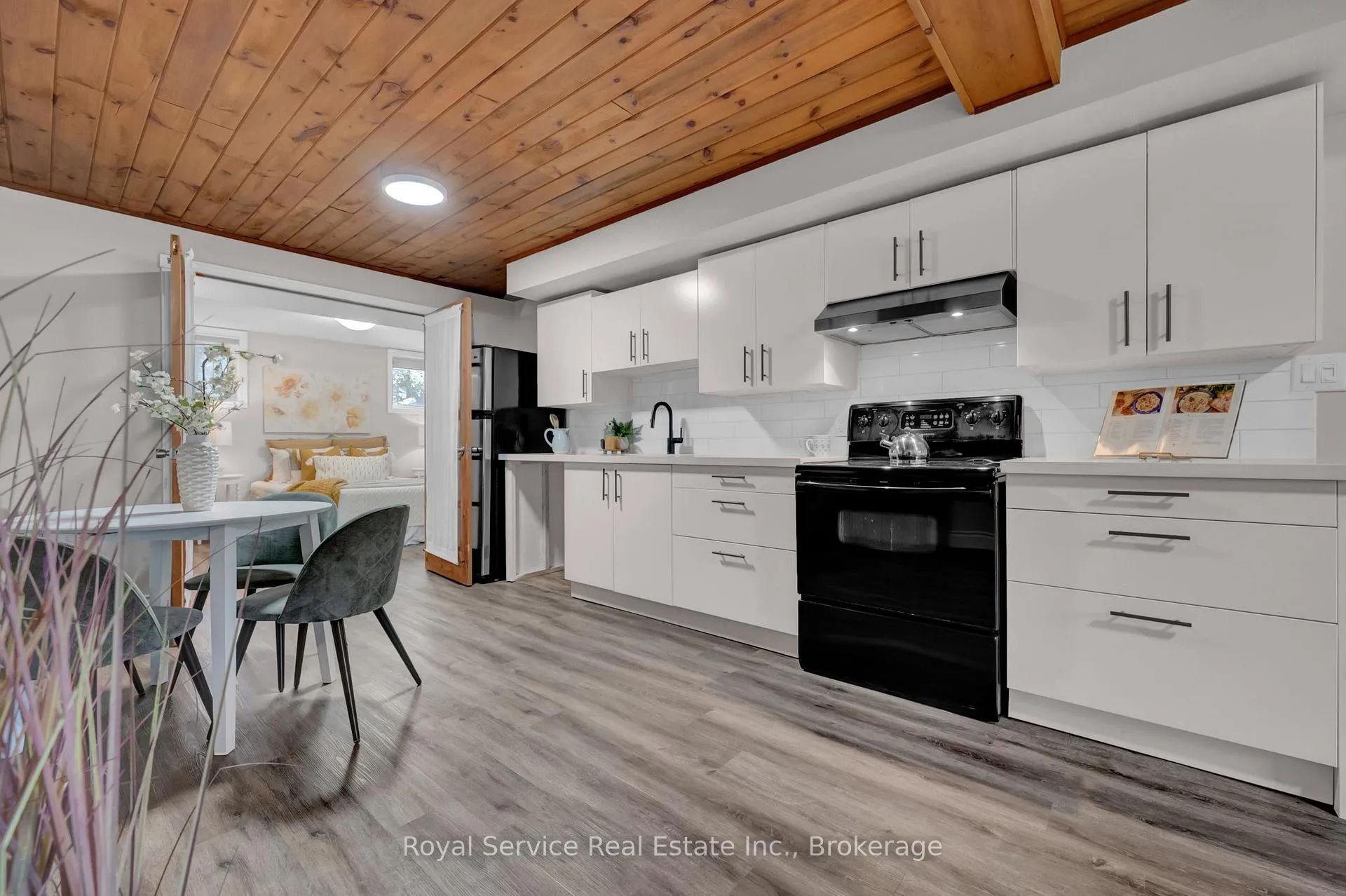 Photo 22 of 58 John Scott Court, Clarington, Bowmanville — HOMEH