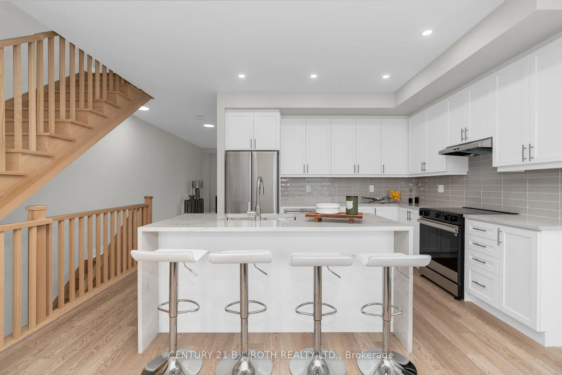 Photo 12 of 89 Lightfoot Drive, Orillia — HOMEH