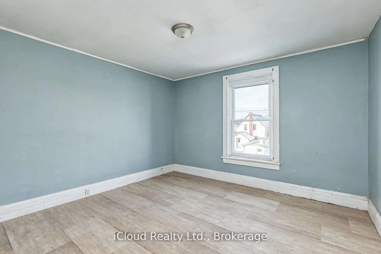 Photo 9 of 1083 3rd A Avenue E, Owen Sound — HOMEH