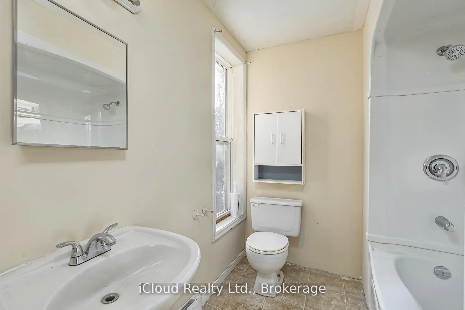 Photo 12 of 1083 3rd A Avenue E, Owen Sound — HOMEH
