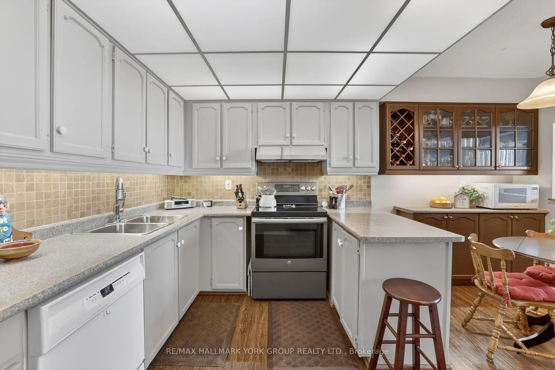 Photo 7 of Unit 1812, 8111 Yonge Street, Markham, Royal Orchard — HOMEH