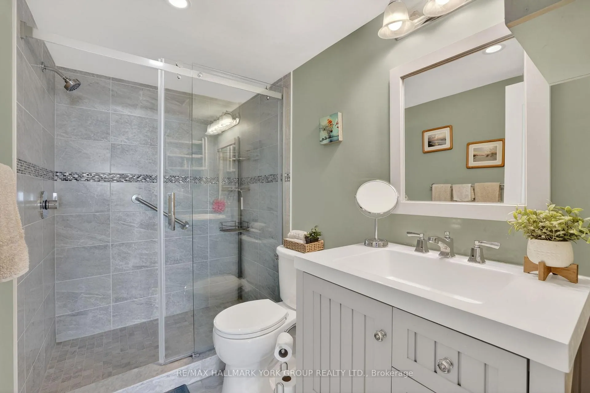 Photo 23 of Unit 1812, 8111 Yonge Street, Markham, Royal Orchard — HOMEH