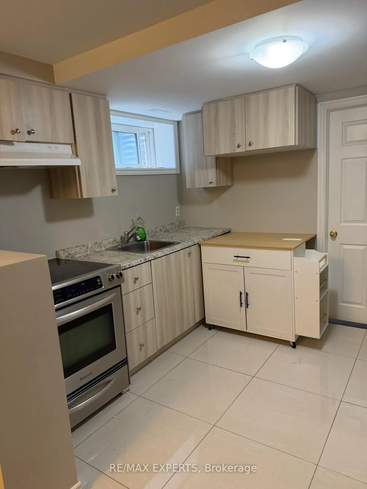 Photo 3 of 182 Timber Lane, Vaughan, East Woodbridge — HOMEH