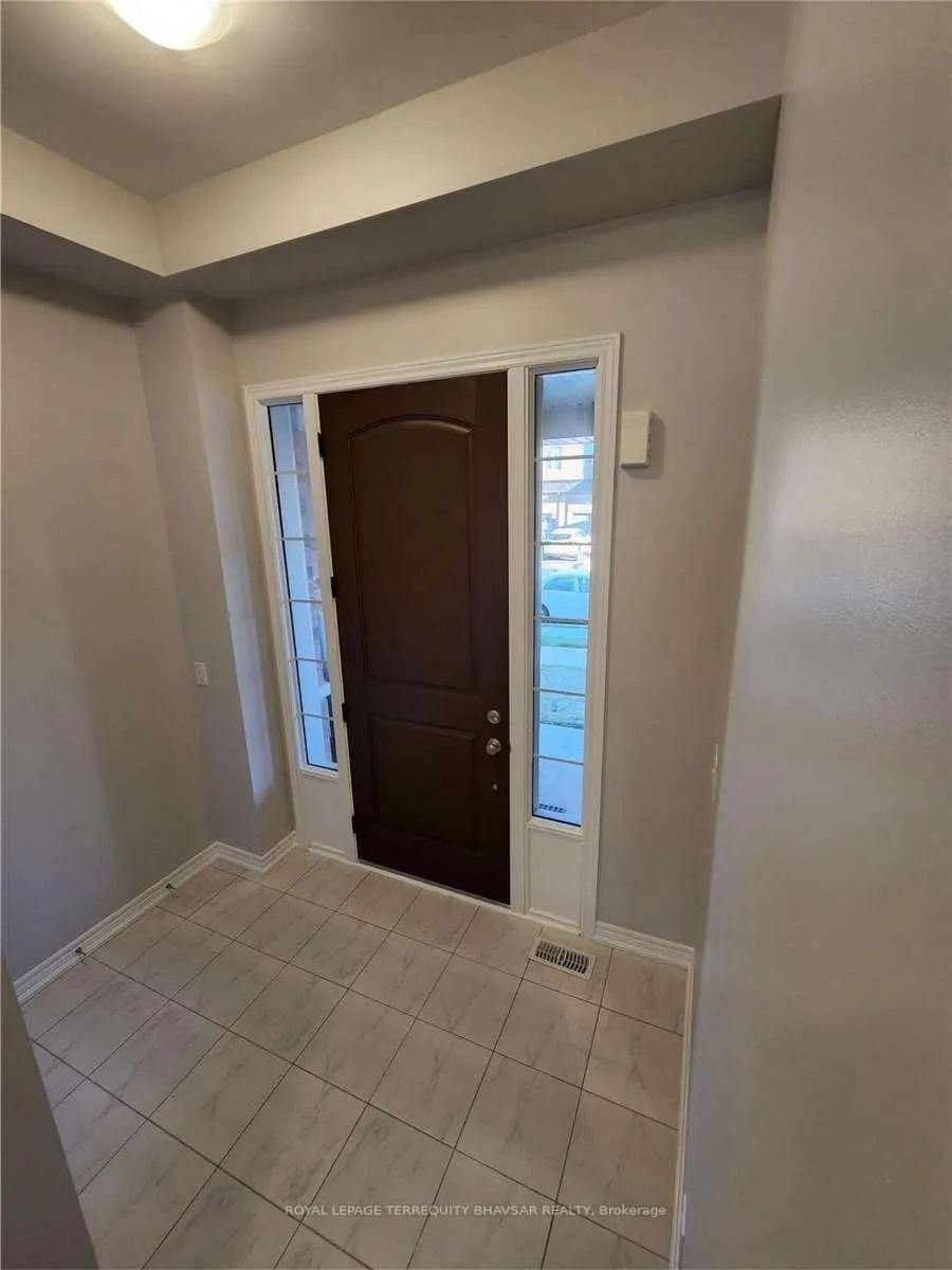 Photo 3 of 34 Stonehill Avenue, Kitchener, Huron Park — HOMEH