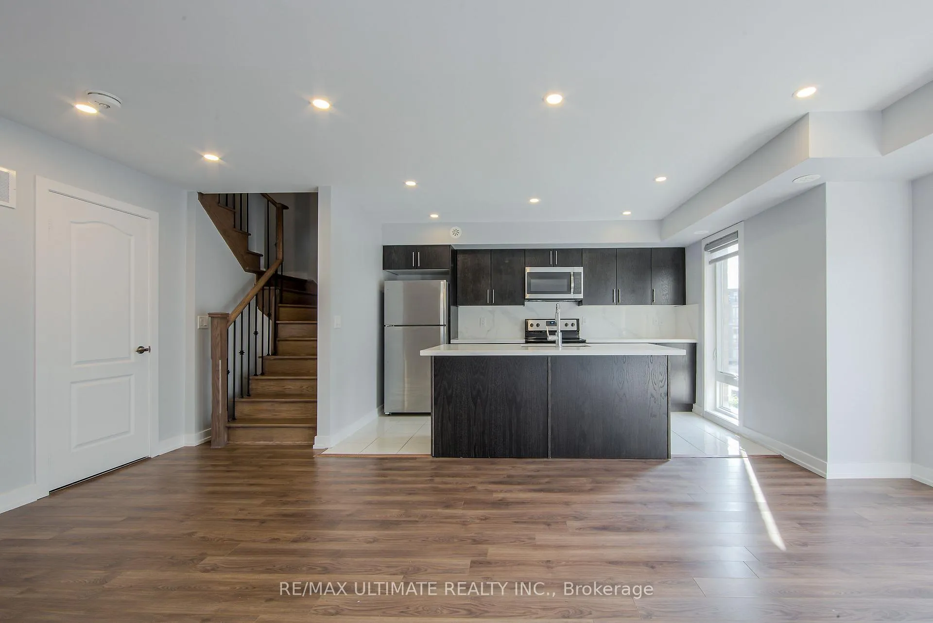 Photo 4 of Unit 512, 30 Dunsheath Way, Markham, Cornell — HOMEH