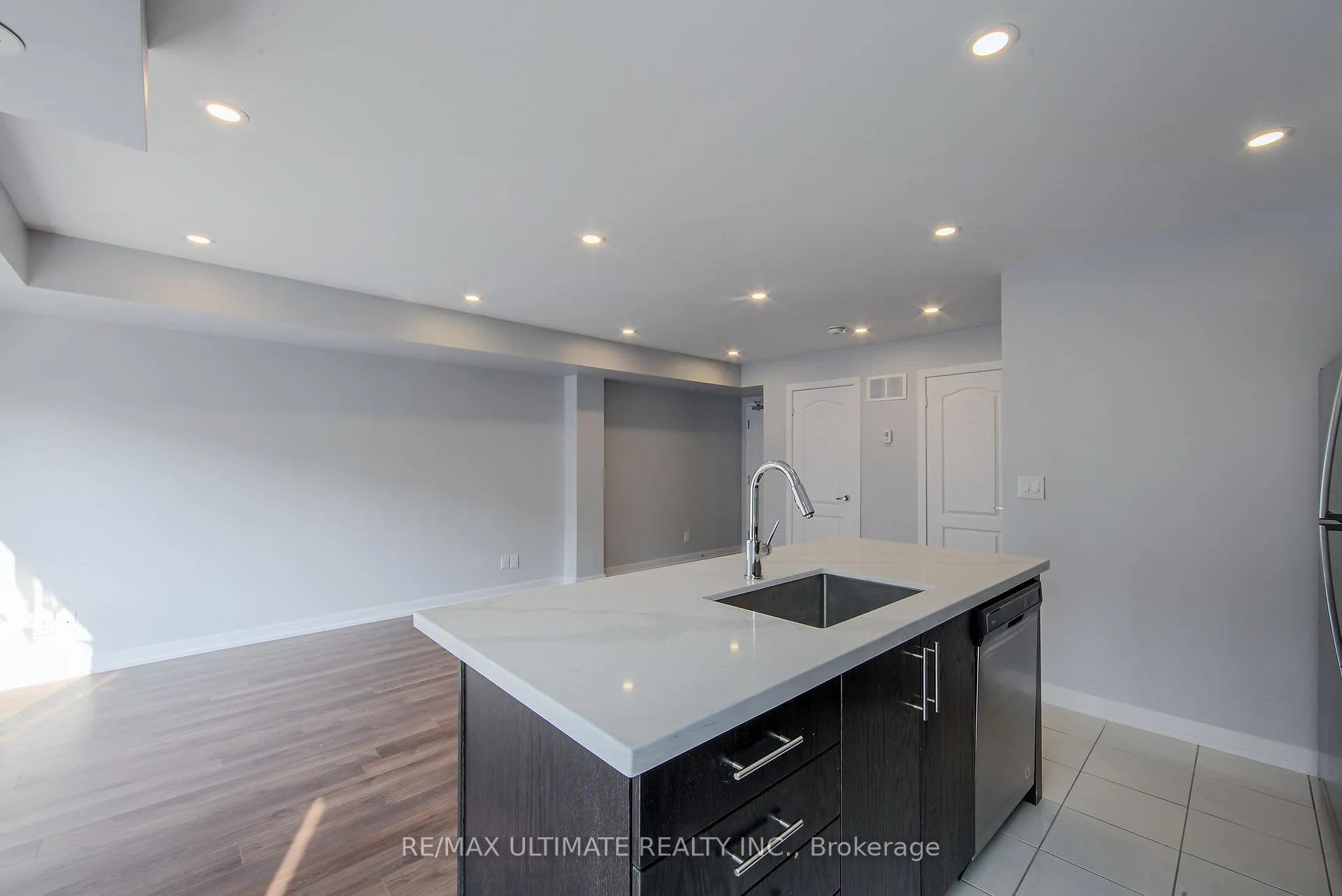 Photo 11 of Unit 512, 30 Dunsheath Way, Markham, Cornell — HOMEH
