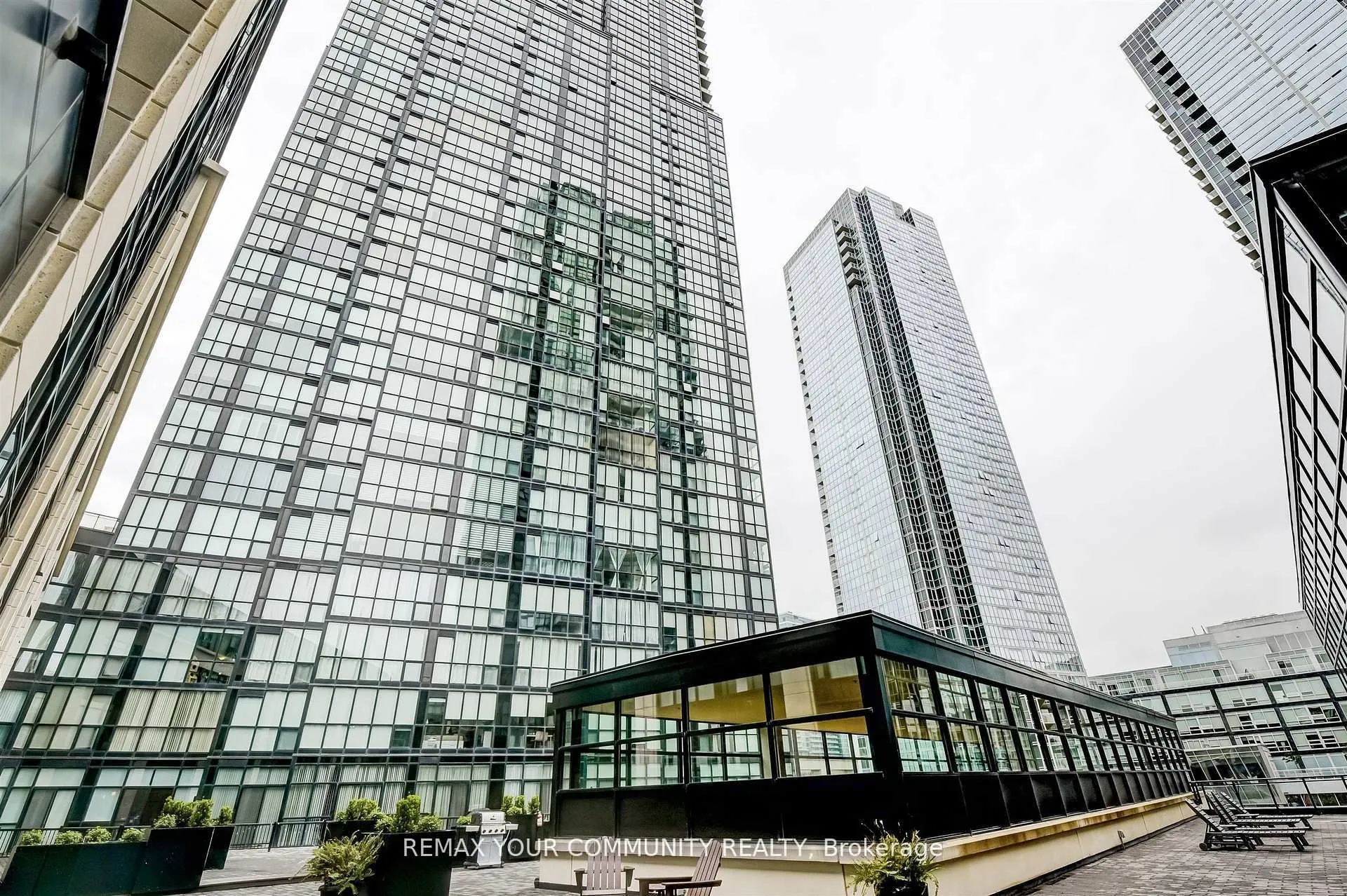 Front of Unit 2903, 2910 Highway 7 Road W