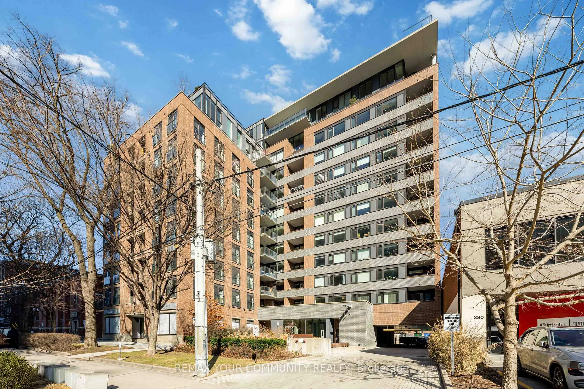 Front of Unit 1003, 400 Wellington Street W