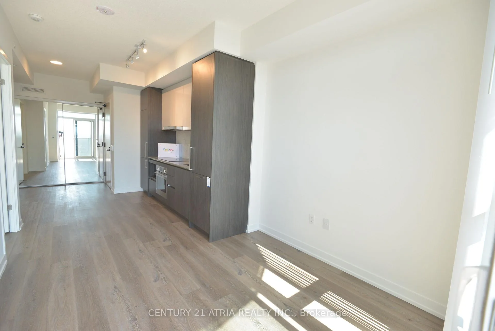 Photo 8 of Unit 3807, 225 Commerce Street, Vaughan, Vaughan Corporate Centre — HOMEH