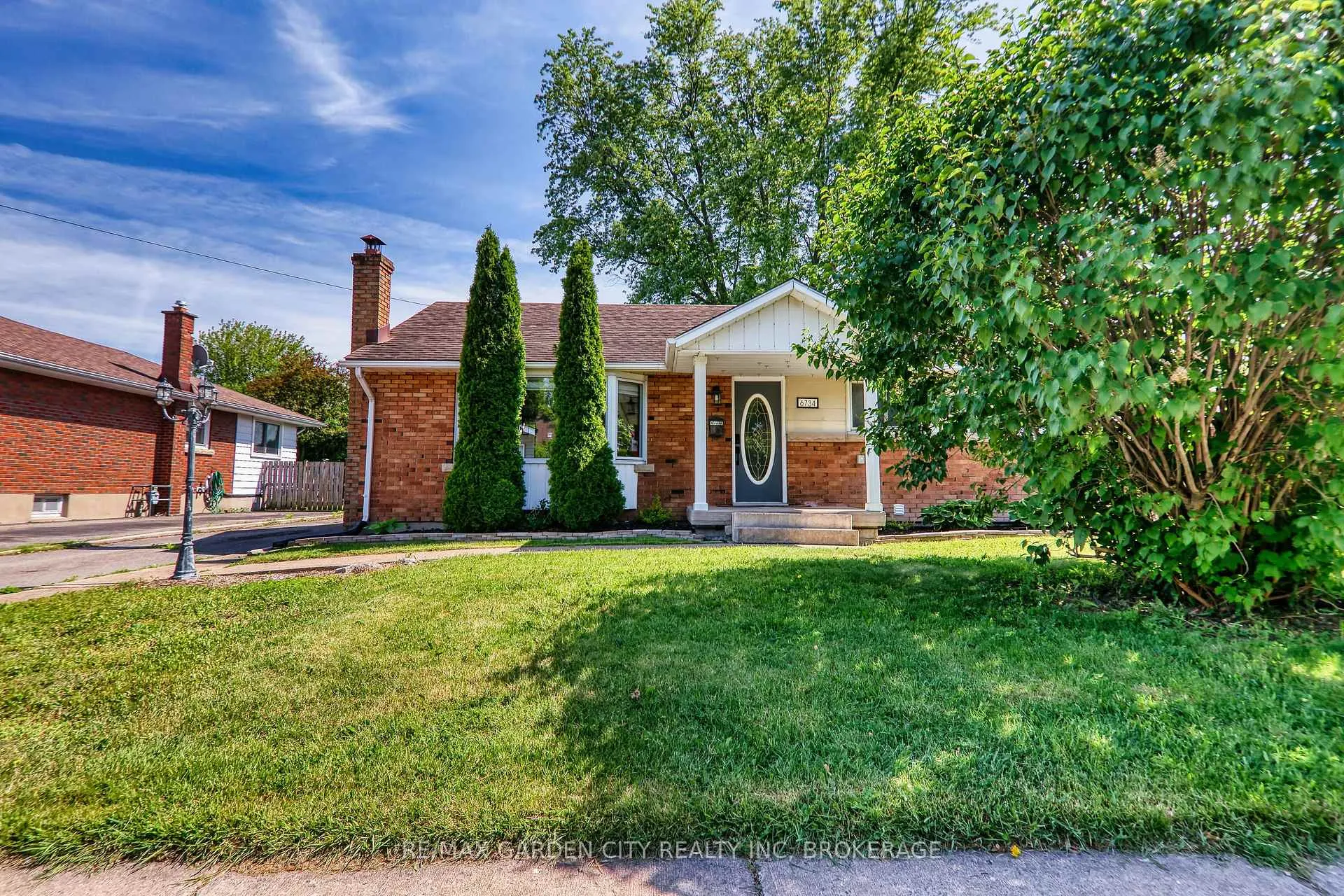 Photo 1 of 6734 O'Neil Street, Niagara Falls, Stamford — HOMEH