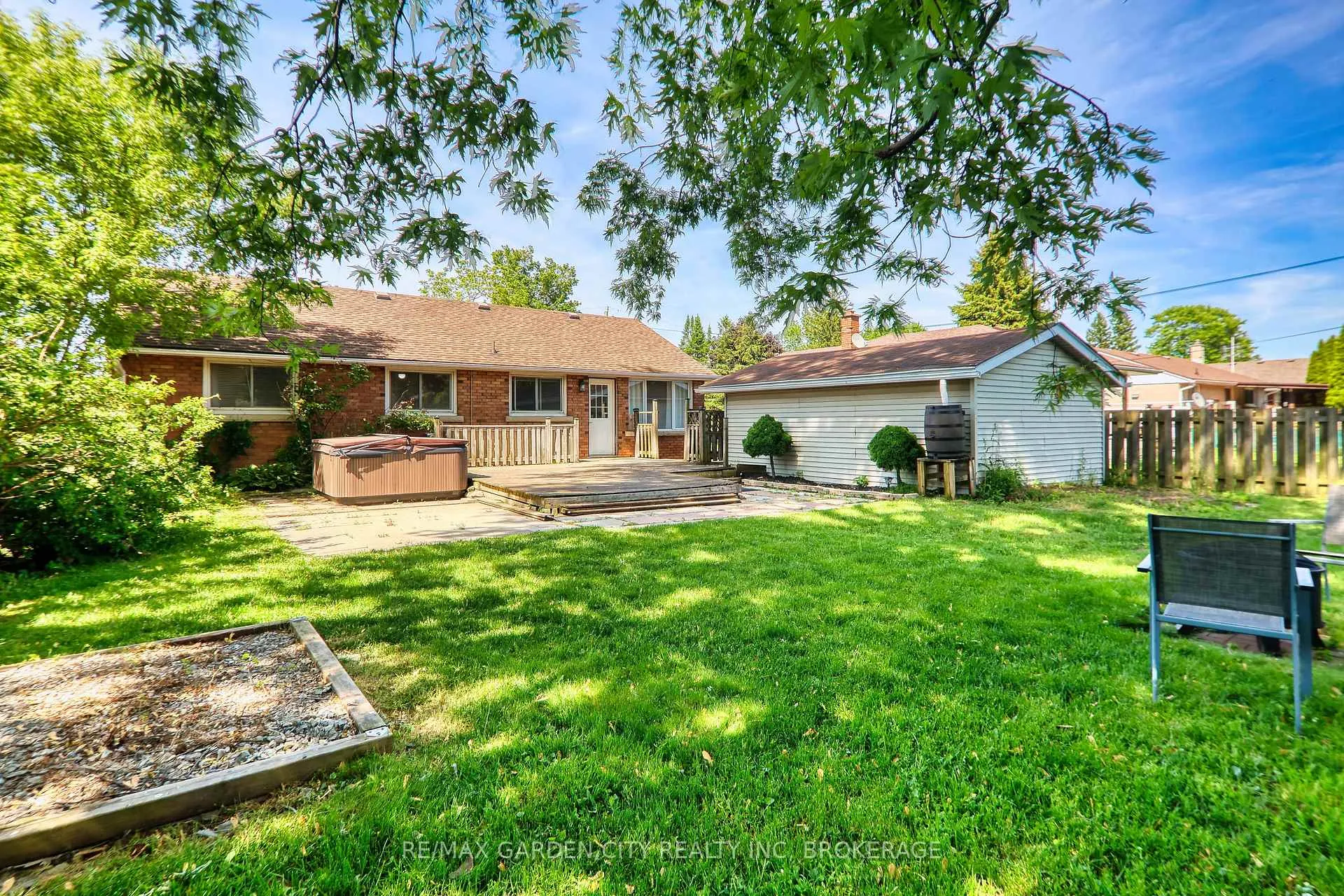 Photo 4 of 6734 O'Neil Street, Niagara Falls, Stamford — HOMEH