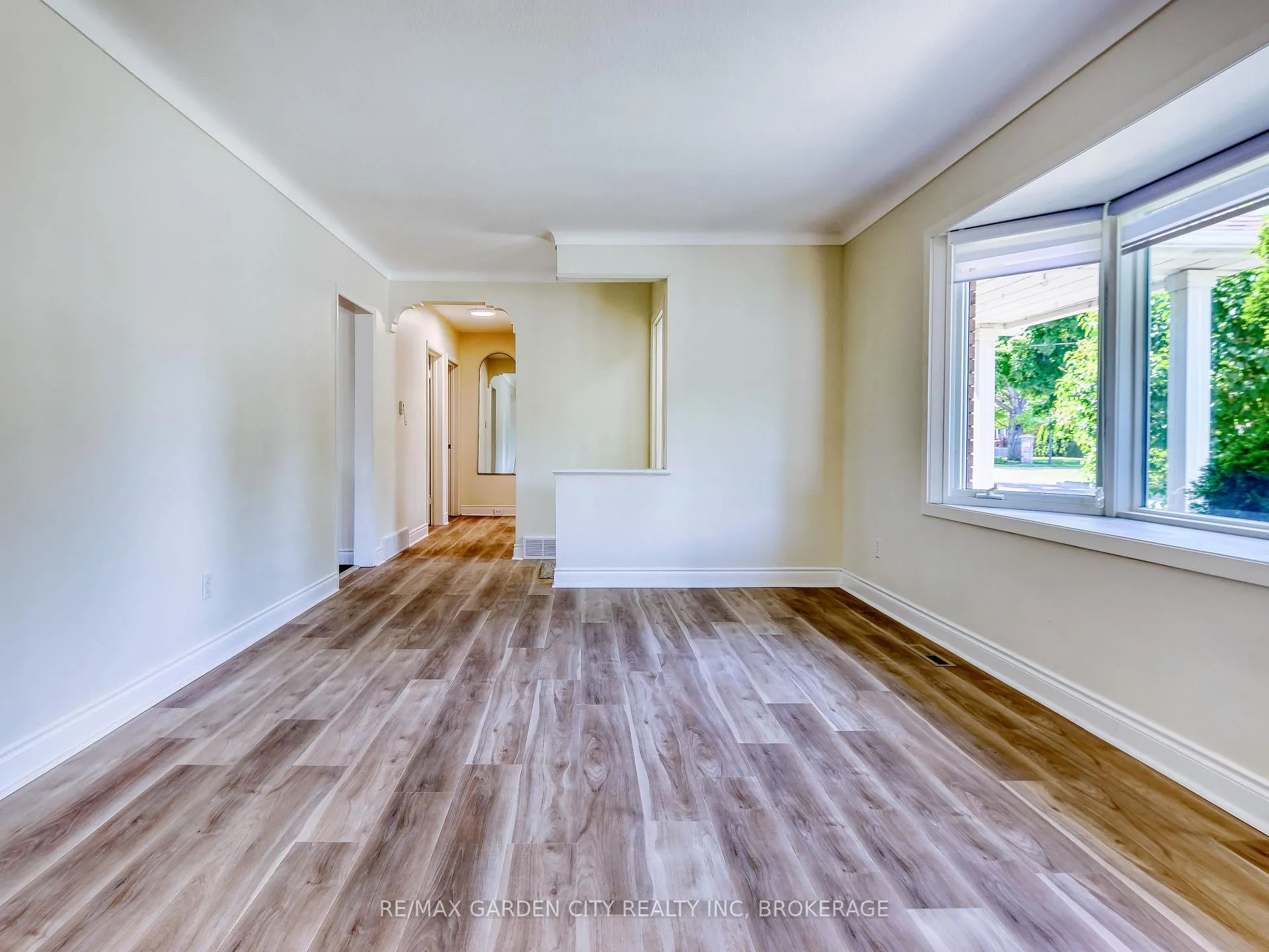 Photo 10 of 6734 O'Neil Street, Niagara Falls, Stamford — HOMEH