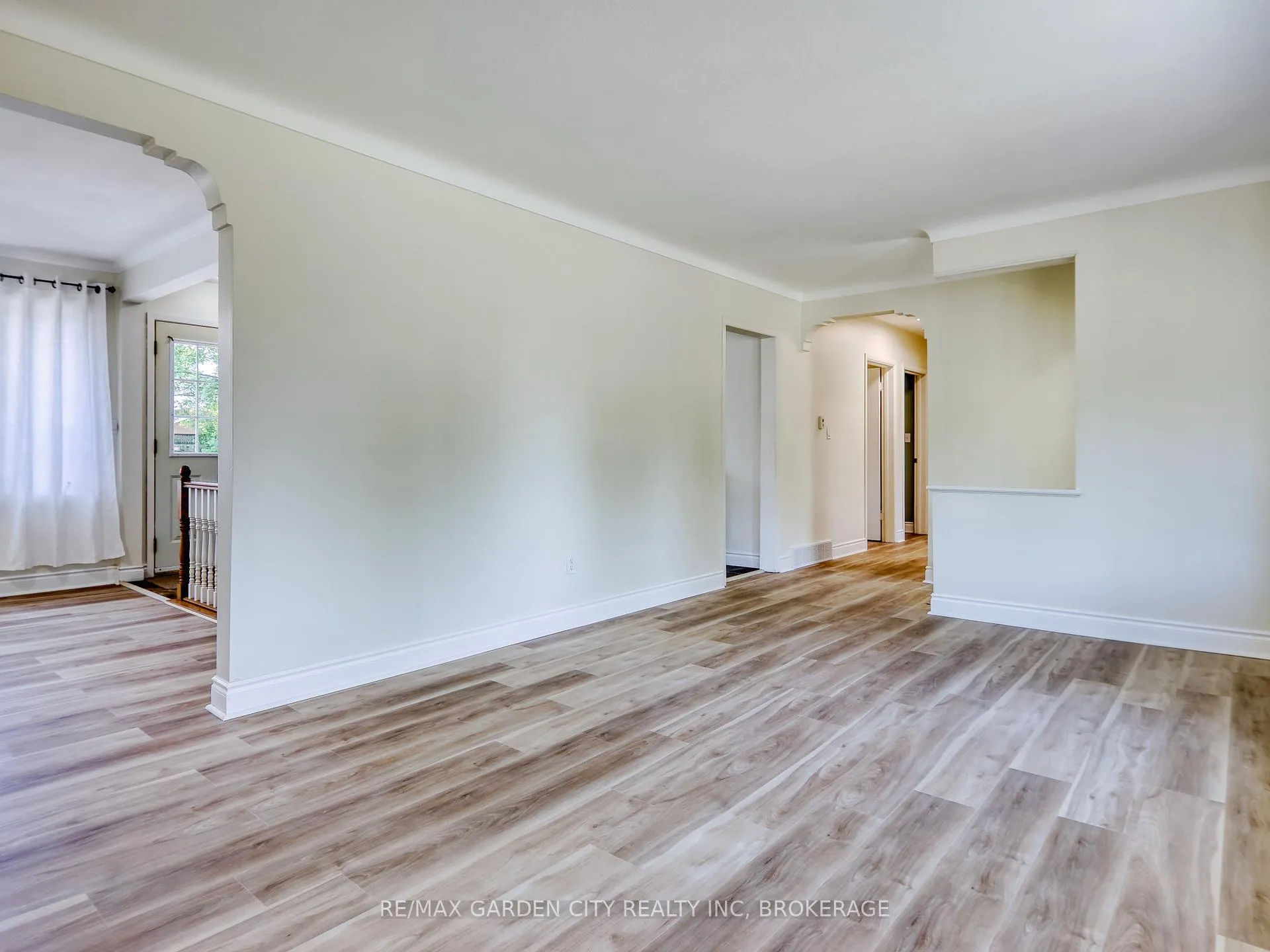 Photo 11 of 6734 O'Neil Street, Niagara Falls, Stamford — HOMEH