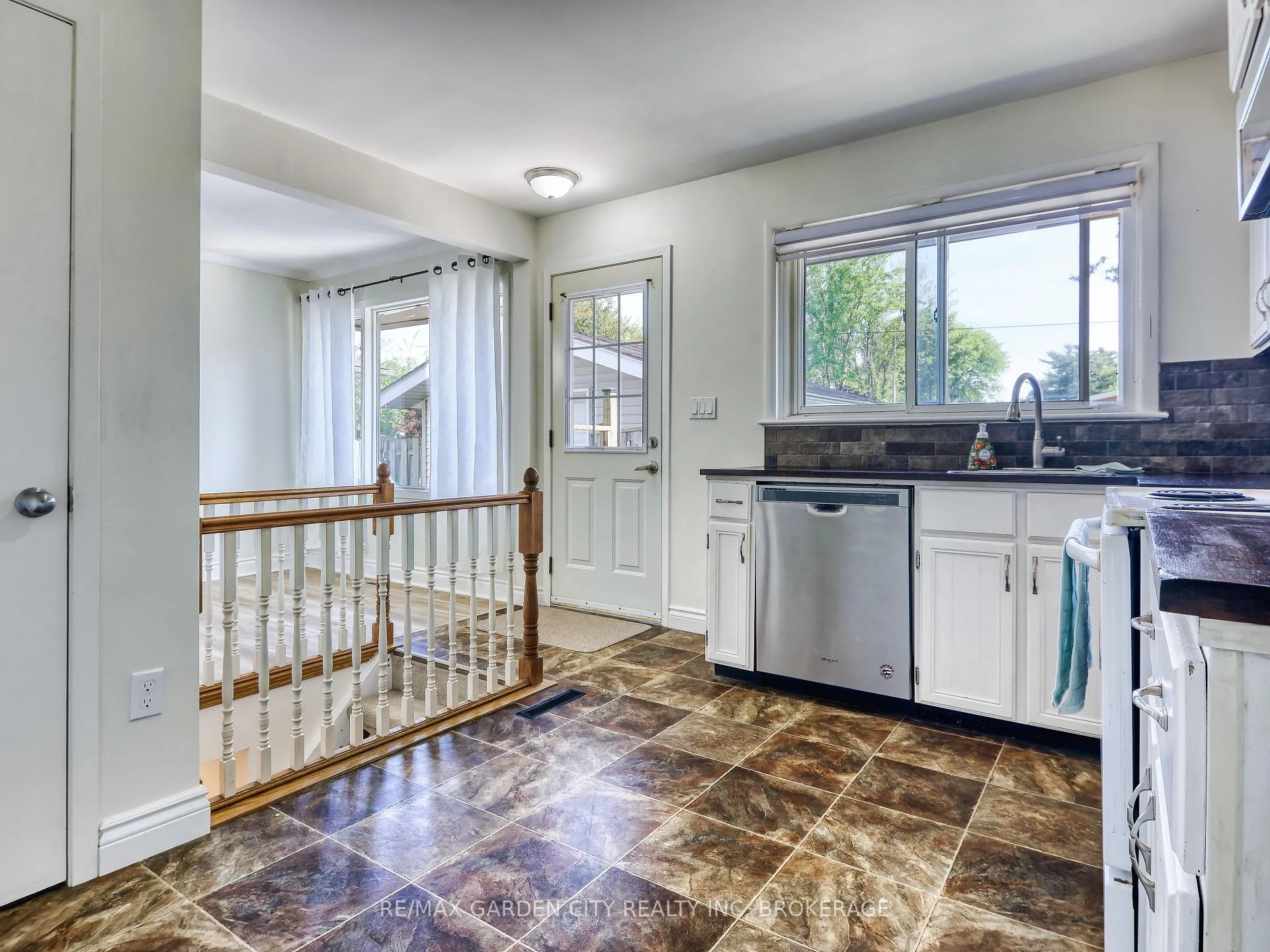 Photo 16 of 6734 O'Neil Street, Niagara Falls, Stamford — HOMEH