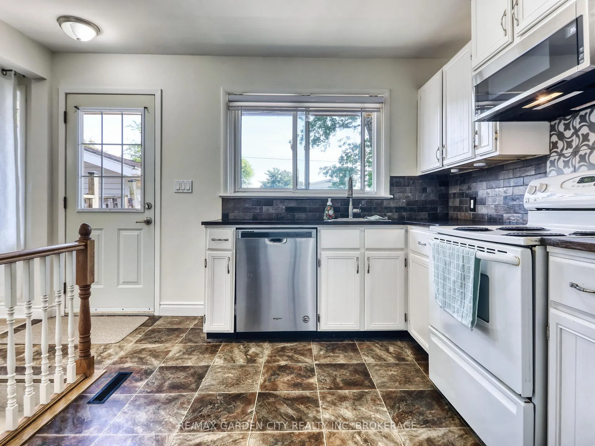 Photo 17 of 6734 O'Neil Street, Niagara Falls, Stamford — HOMEH
