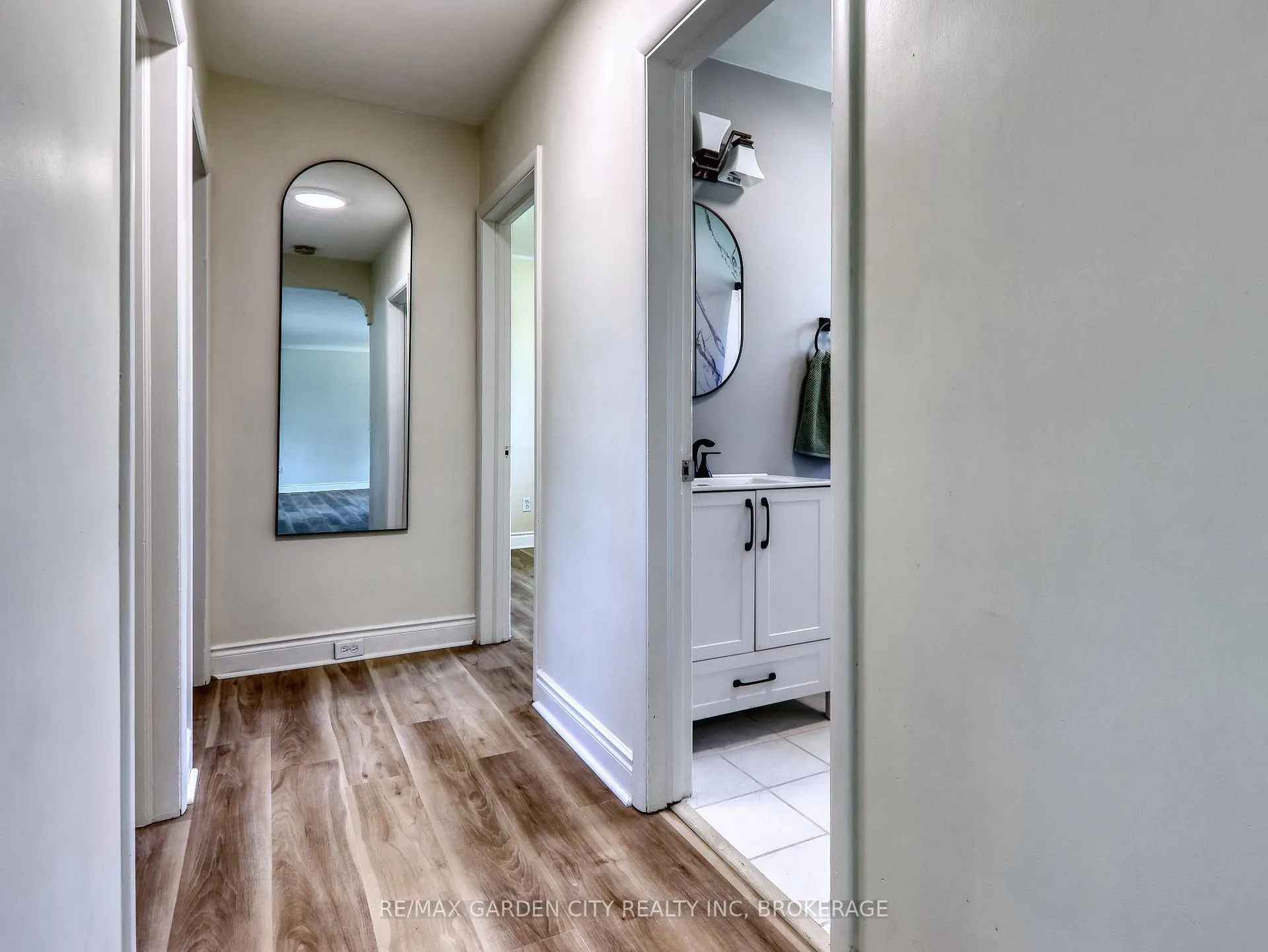 Photo 19 of 6734 O'Neil Street, Niagara Falls, Stamford — HOMEH