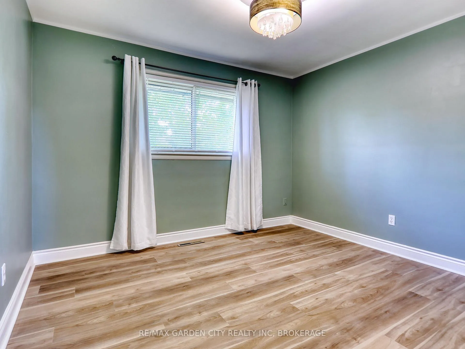 Photo 22 of 6734 O'Neil Street, Niagara Falls, Stamford — HOMEH