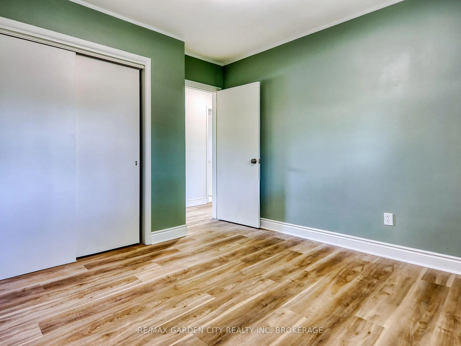 Photo 23 of 6734 O'Neil Street, Niagara Falls, Stamford — HOMEH
