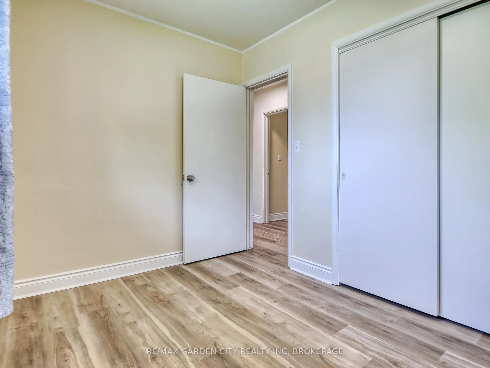 Photo 26 of 6734 O'Neil Street, Niagara Falls, Stamford — HOMEH