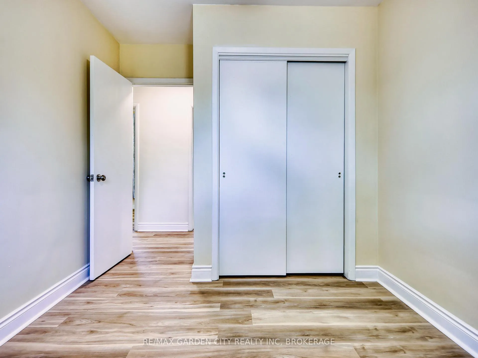 Photo 28 of 6734 O'Neil Street, Niagara Falls, Stamford — HOMEH