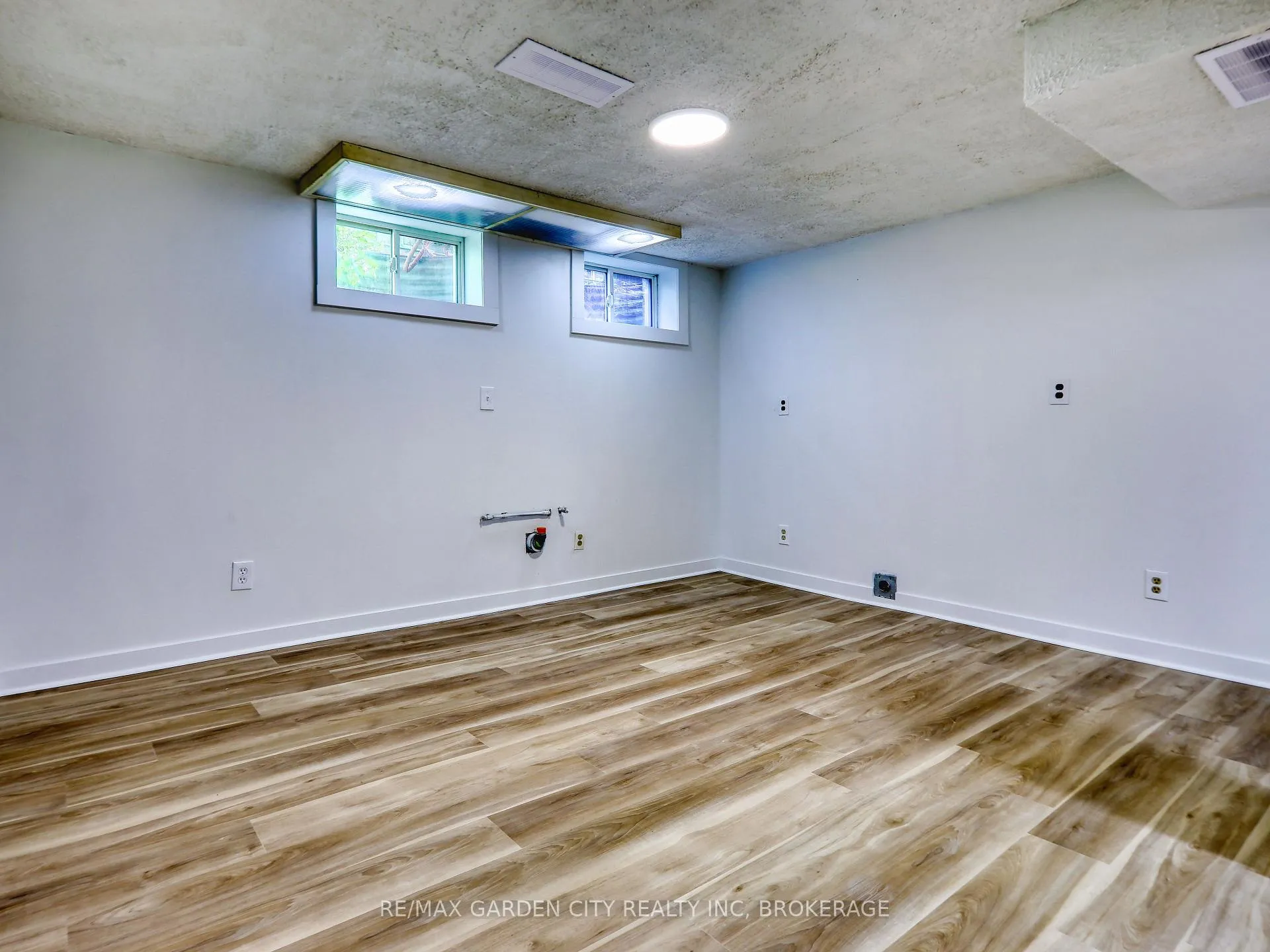 Photo 35 of 6734 O'Neil Street, Niagara Falls, Stamford — HOMEH