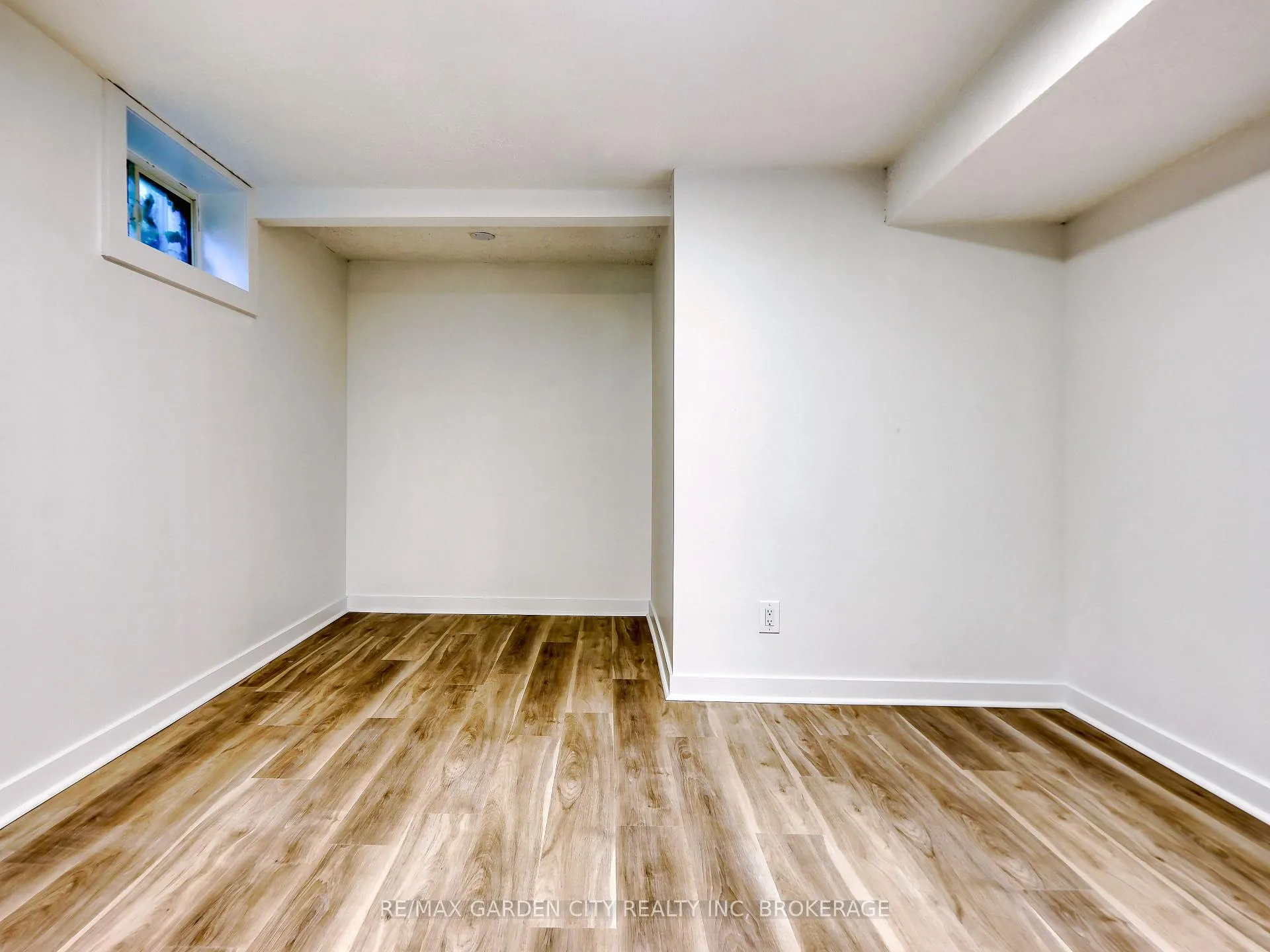 Photo 38 of 6734 O'Neil Street, Niagara Falls, Stamford — HOMEH