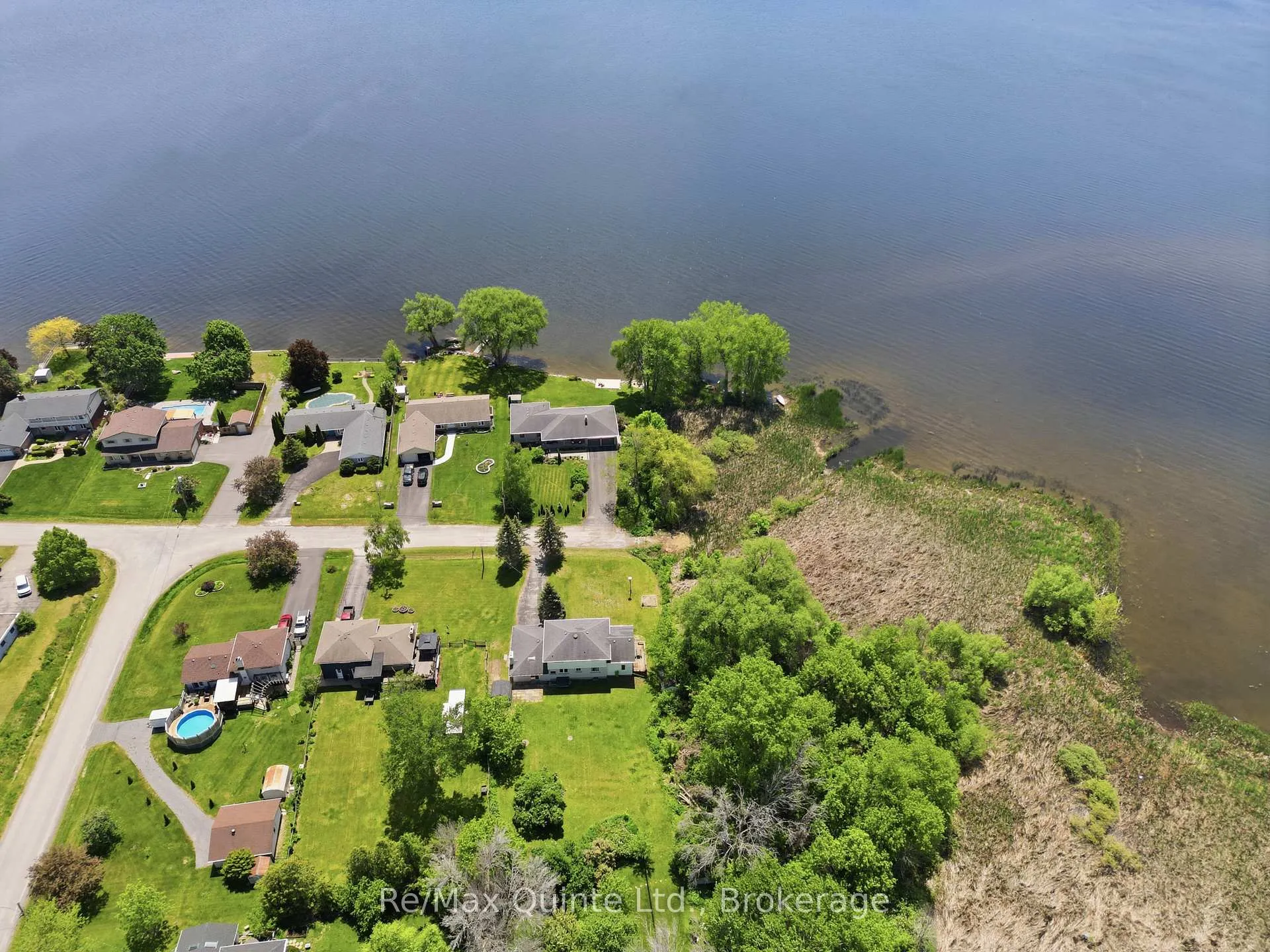 Photo 3 of 106 Baylea Drive, Quinte West, Sidney Ward — HOMEH