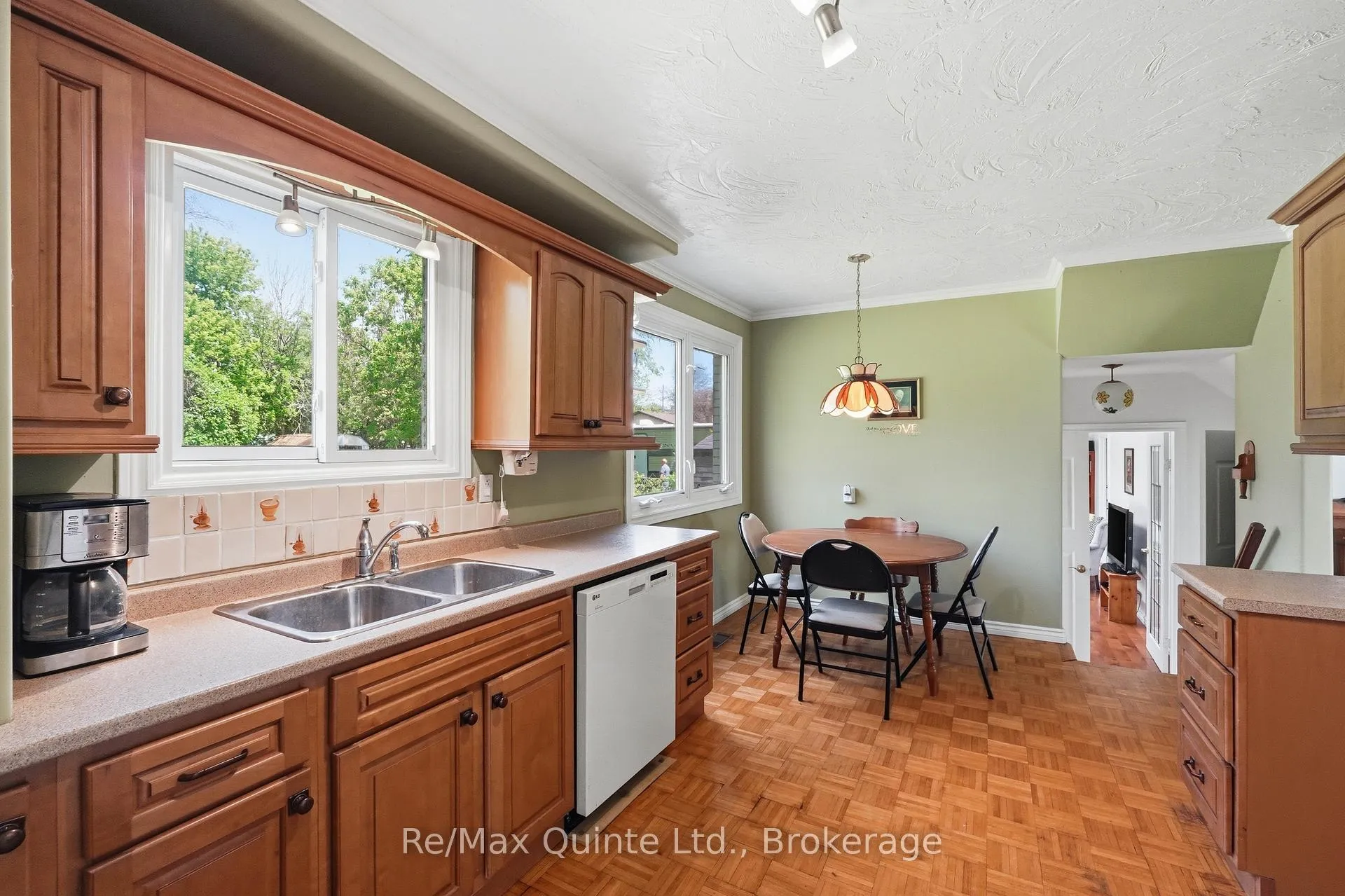 Photo 10 of 106 Baylea Drive, Quinte West, Sidney Ward — HOMEH