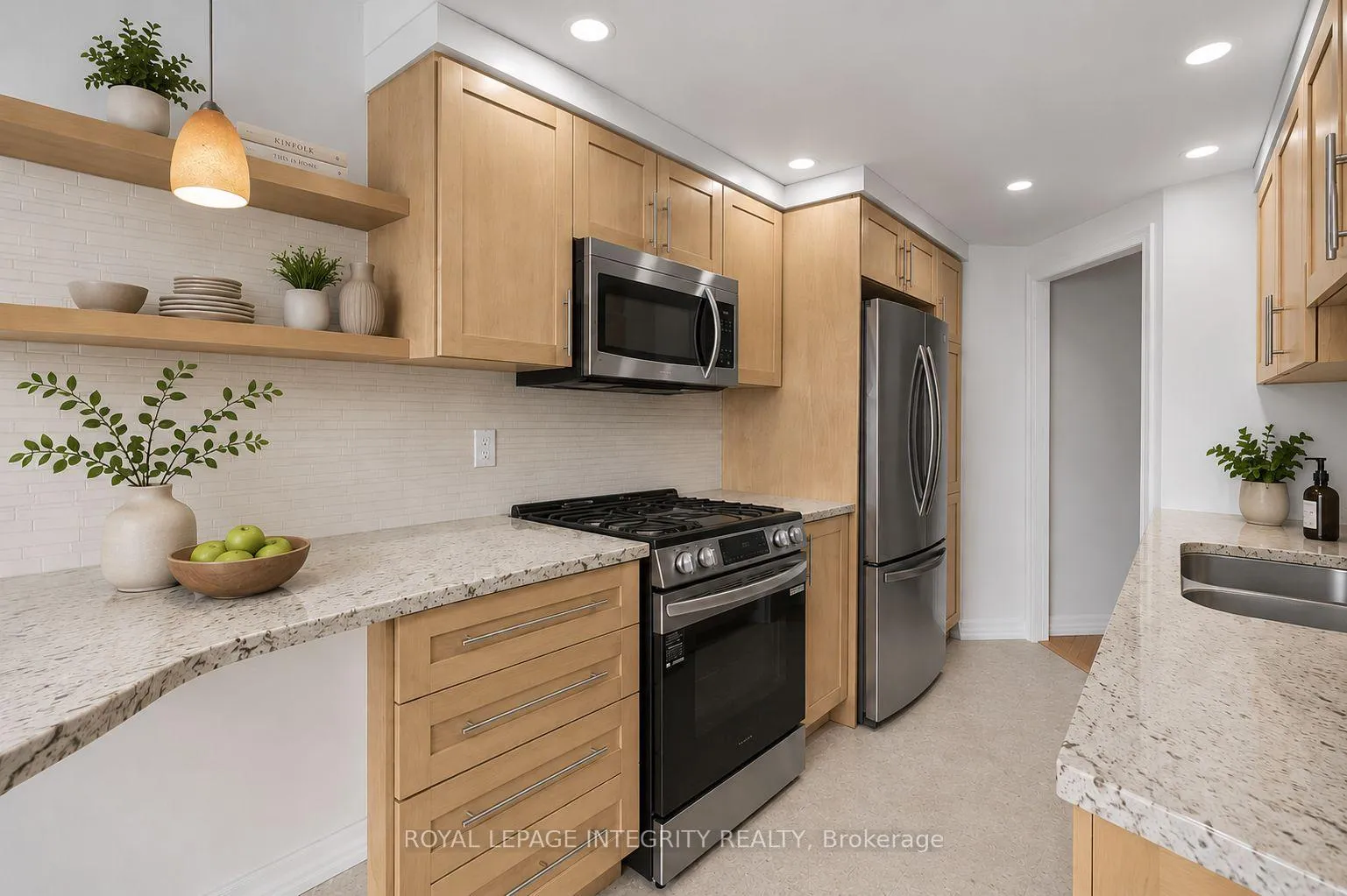 Photo 15 of Unit PH5, 939 North River Road, Ottawa, Overbrook — HOMEH