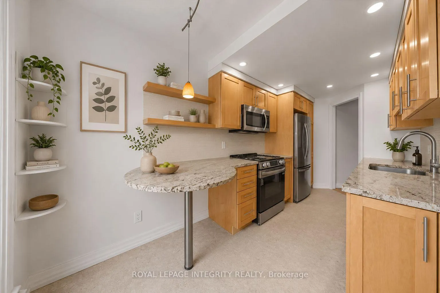 Photo 16 of Unit PH5, 939 North River Road, Ottawa, Overbrook — HOMEH