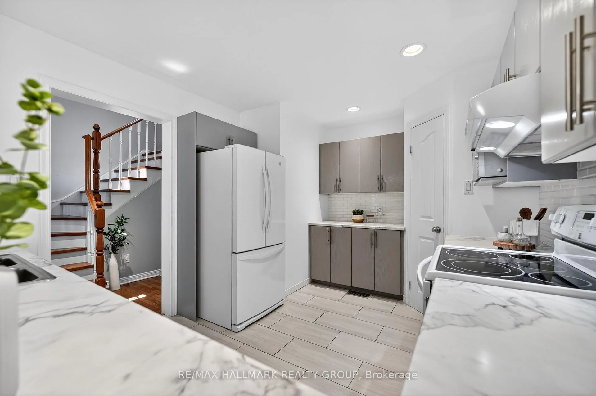 Photo 7 of 968 Lucille Way, Ottawa, Notting Hill/Summerside — HOMEH