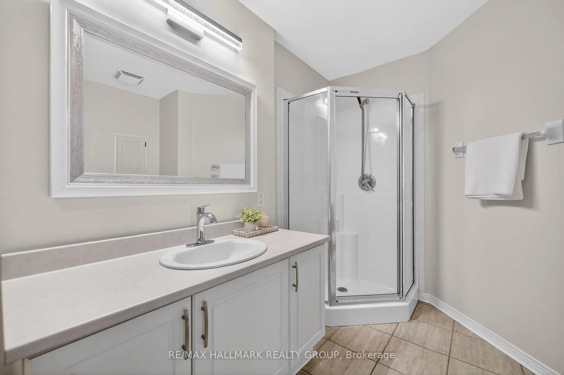 Photo 21 of 968 Lucille Way, Ottawa, Notting Hill/Summerside — HOMEH