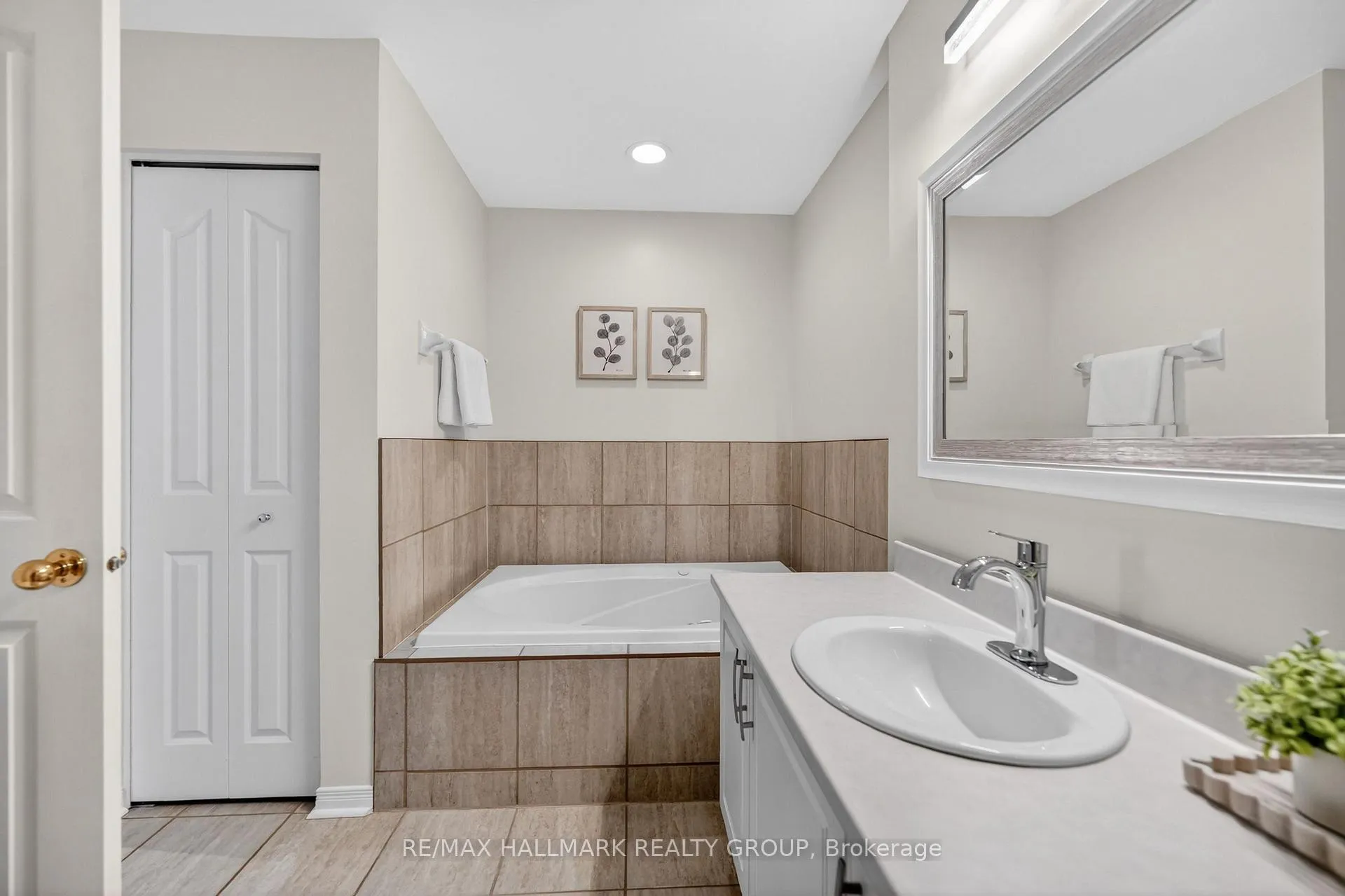 Photo 22 of 968 Lucille Way, Ottawa, Notting Hill/Summerside — HOMEH