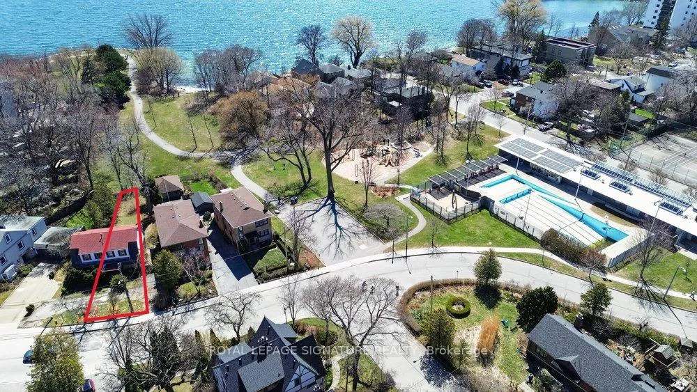 Photo 3 of 175B Lake Shore Drive, Etobicoke, New Toronto — HOMEH
