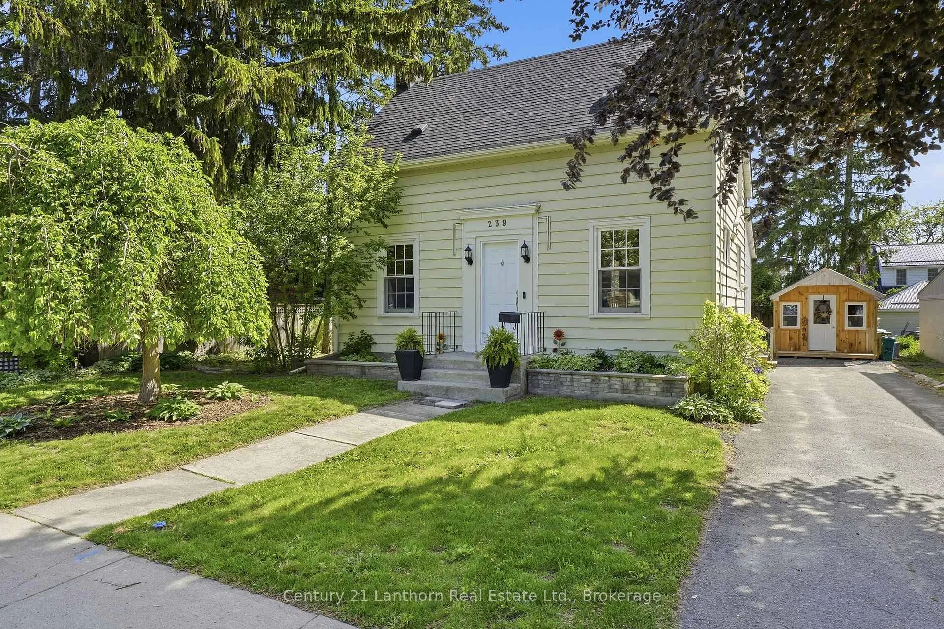 Photo 6 of 239 Foster Avenue, Belleville, Belleville Ward — HOMEH