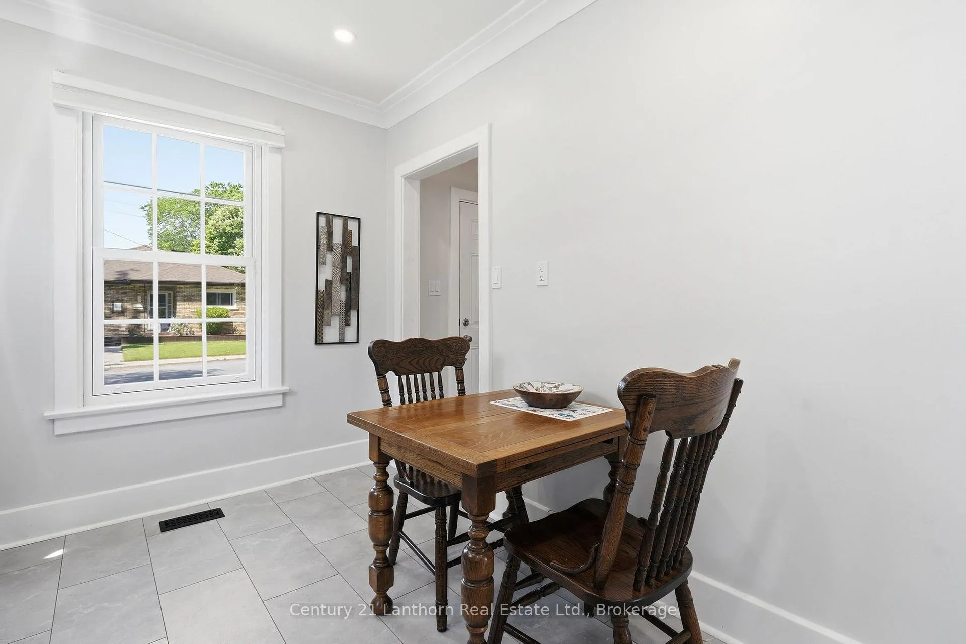 Photo 9 of 239 Foster Avenue, Belleville, Belleville Ward — HOMEH