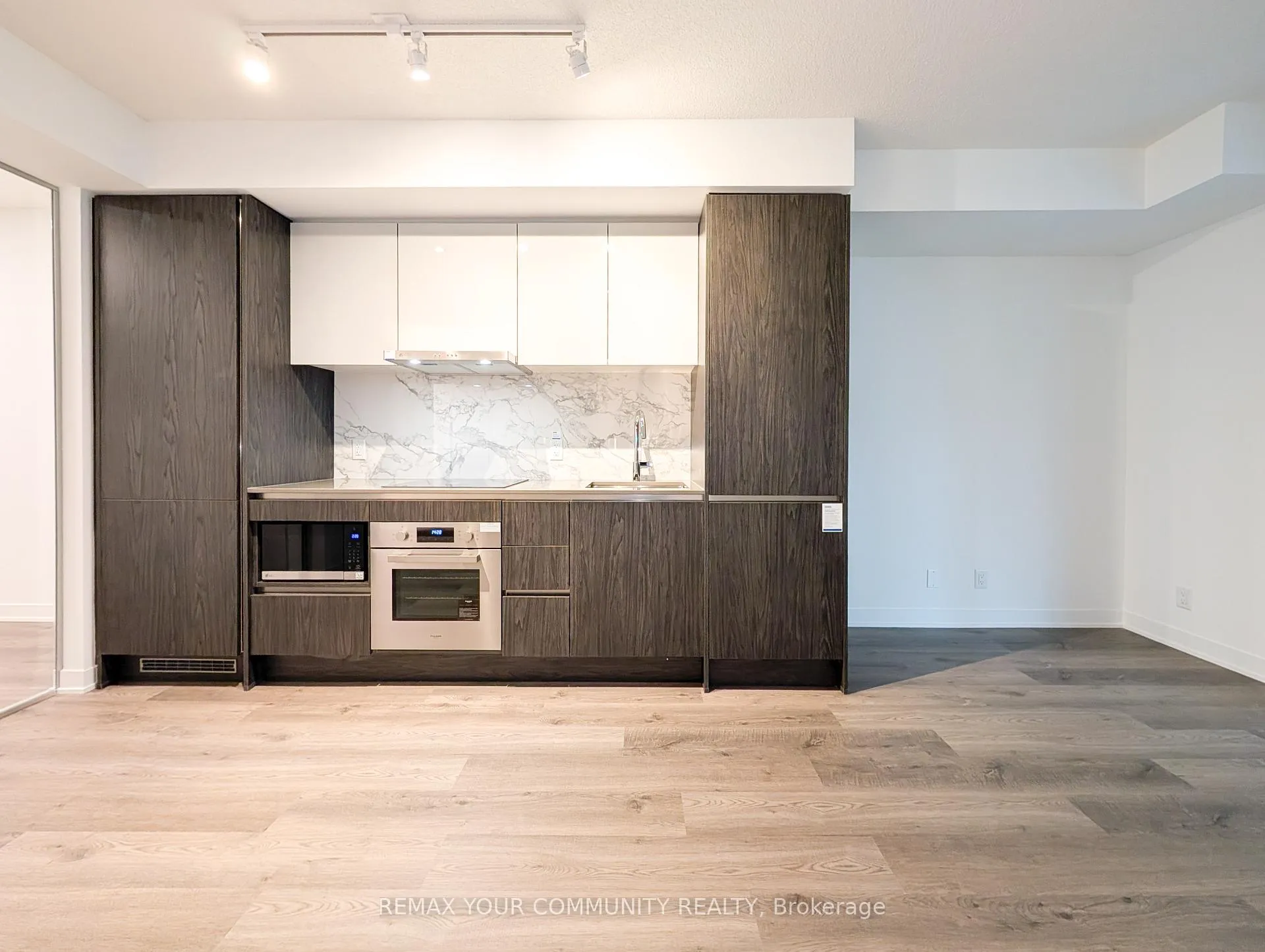 Photo 5 of Unit 707, 180 Front Street E, Toronto, Moss Park — HOMEH