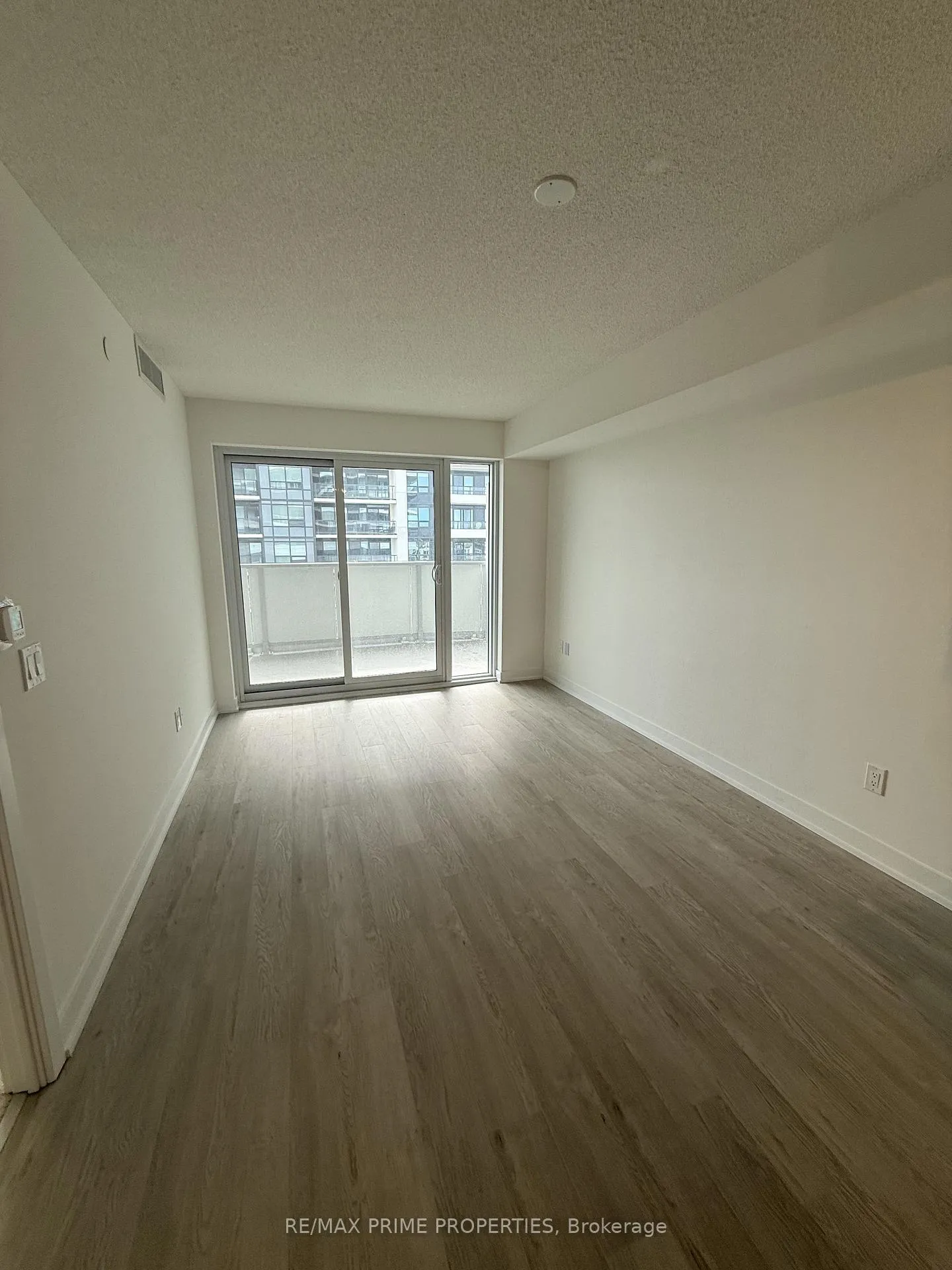 Photo 3 of 1010 Sandy Beach Road, Pickering, Bay Ridges — HOMEH
