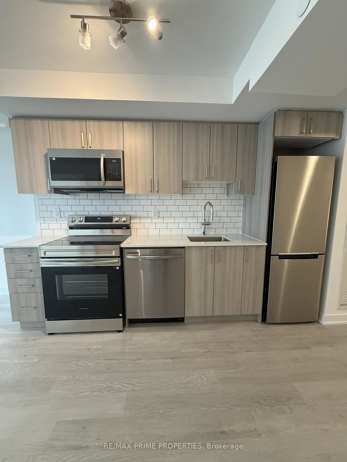 Photo 8 of 1010 Sandy Beach Road, Pickering, Bay Ridges — HOMEH